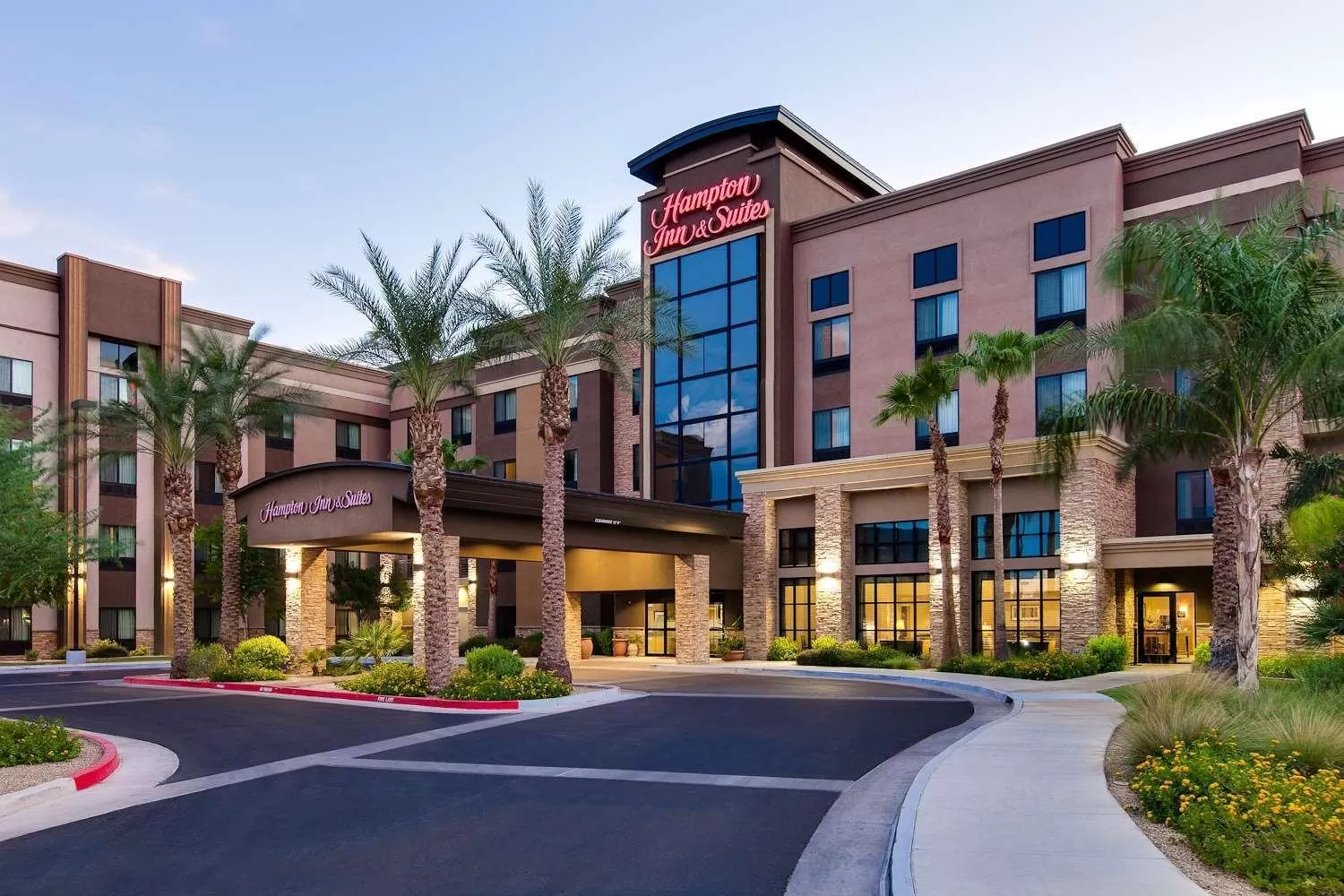 Property building in Hampton Inn & Suites Phoenix Glendale-Westgate