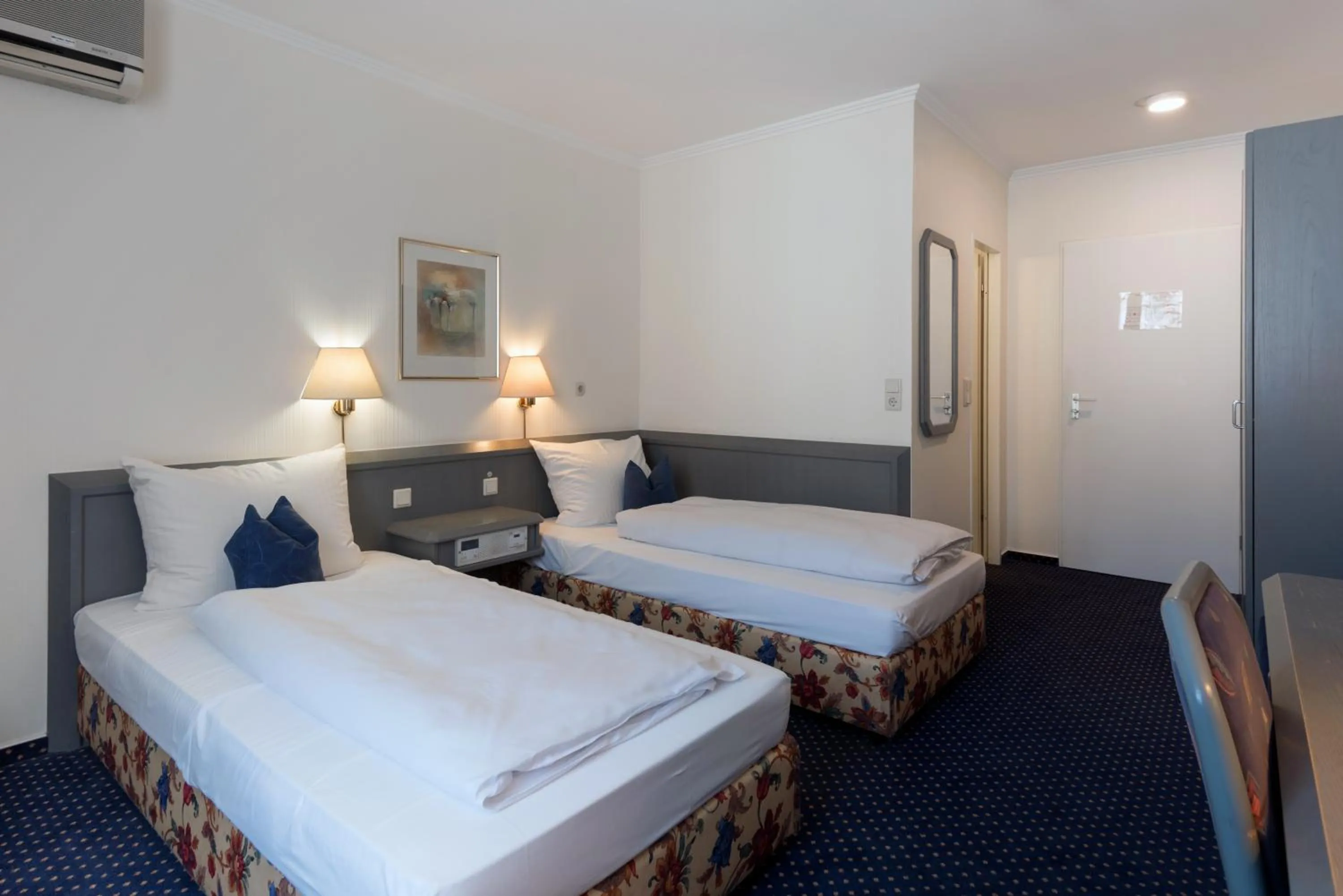 Bedroom, Bed in Hotel Belmont Classic