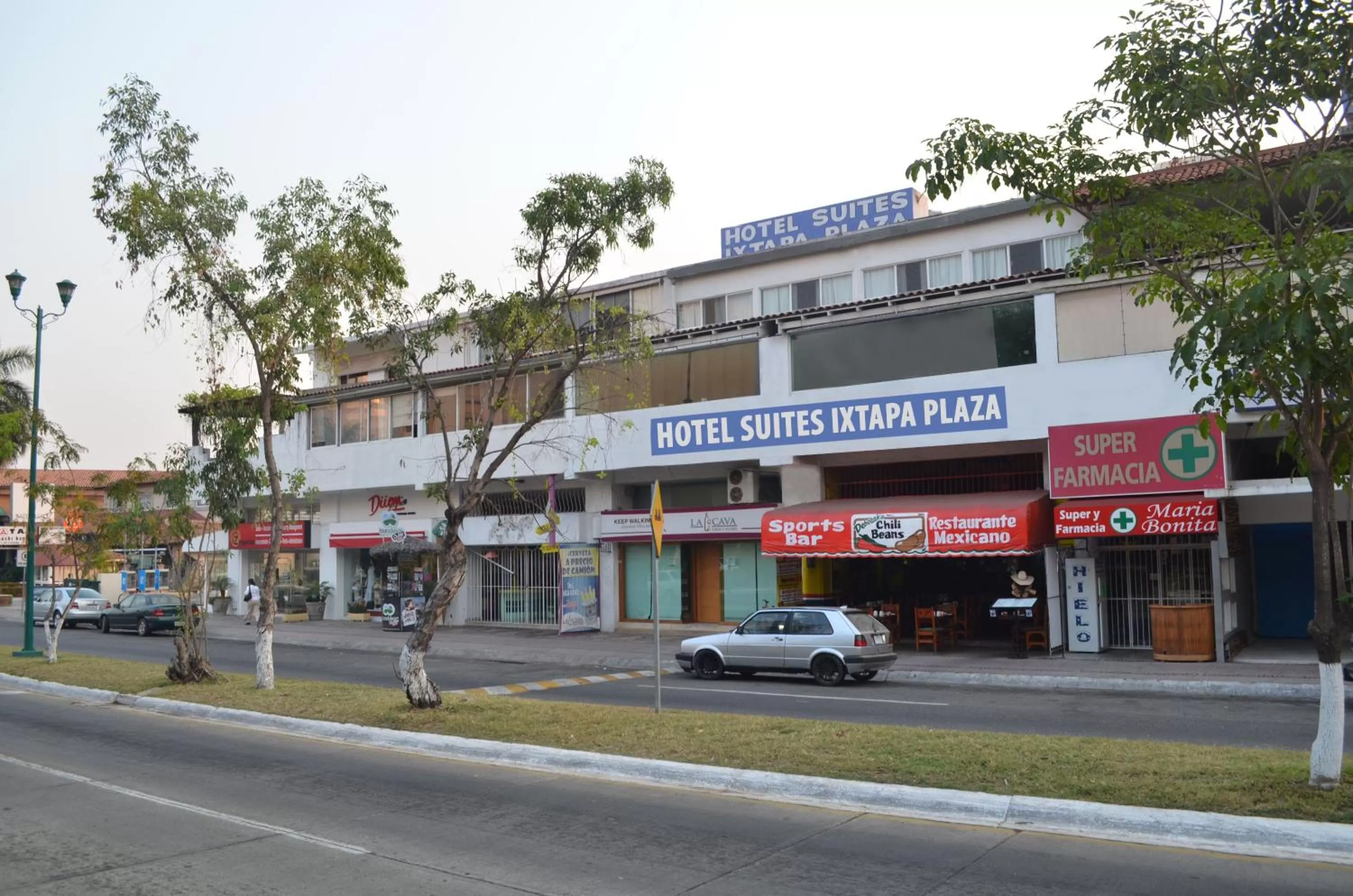 Facade/entrance in Hotel Suites Ixtapa Plaza