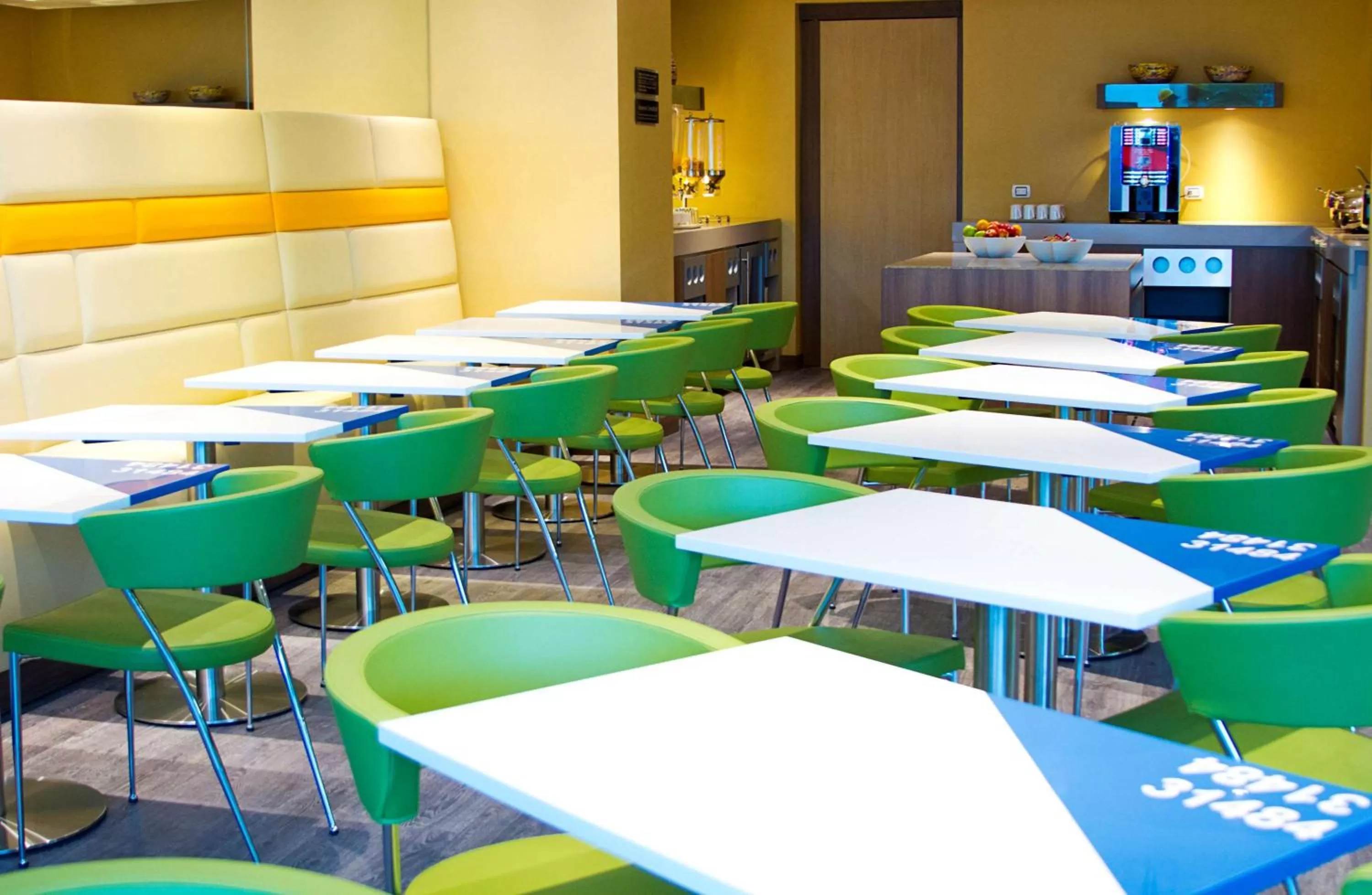 Restaurant/places to eat in Hampton by Hilton Barranquilla