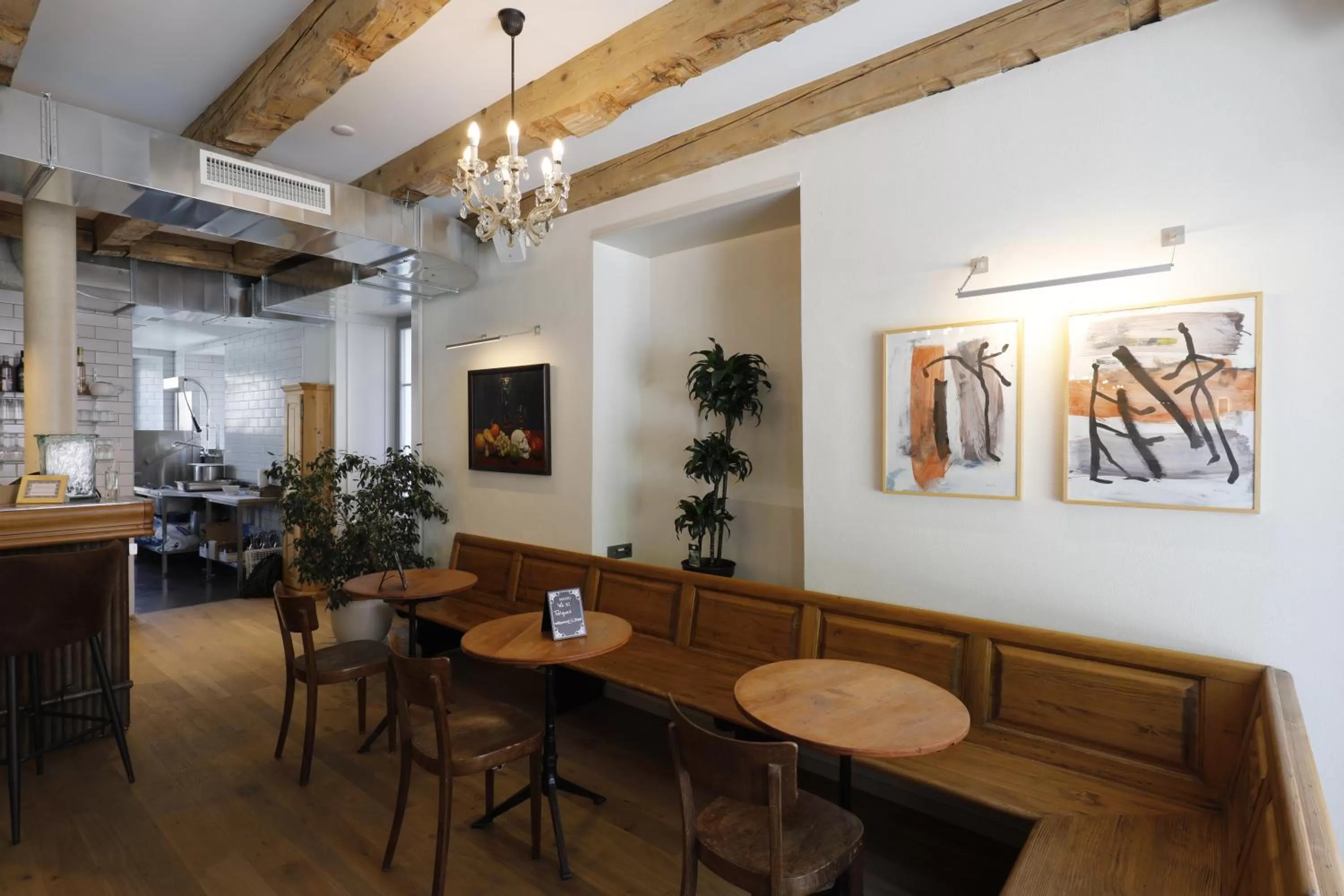 Restaurant/places to eat in Fleur de Lis