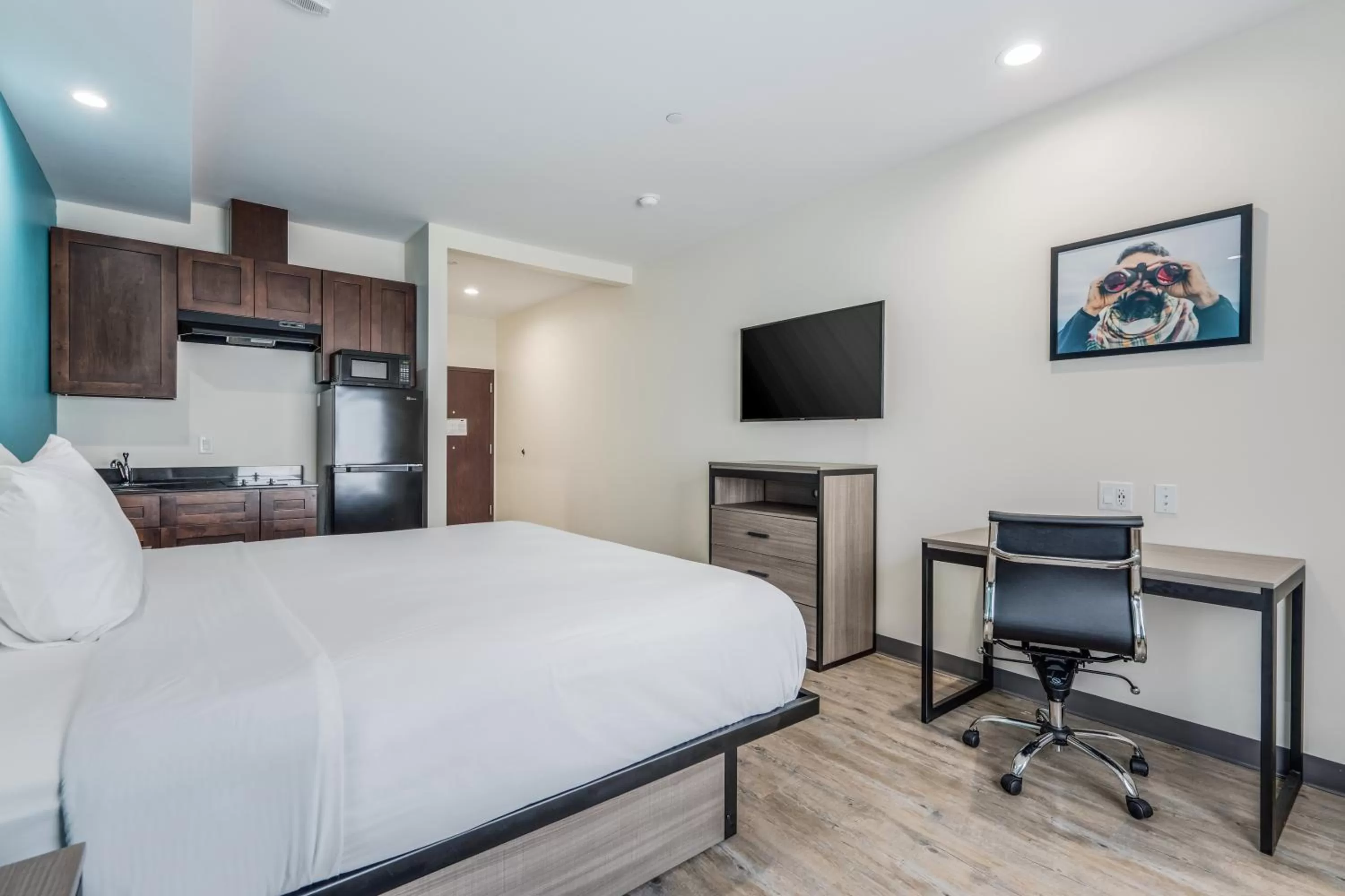 Kitchen or kitchenette, Bed in Red Lion Inn & Suites Katy