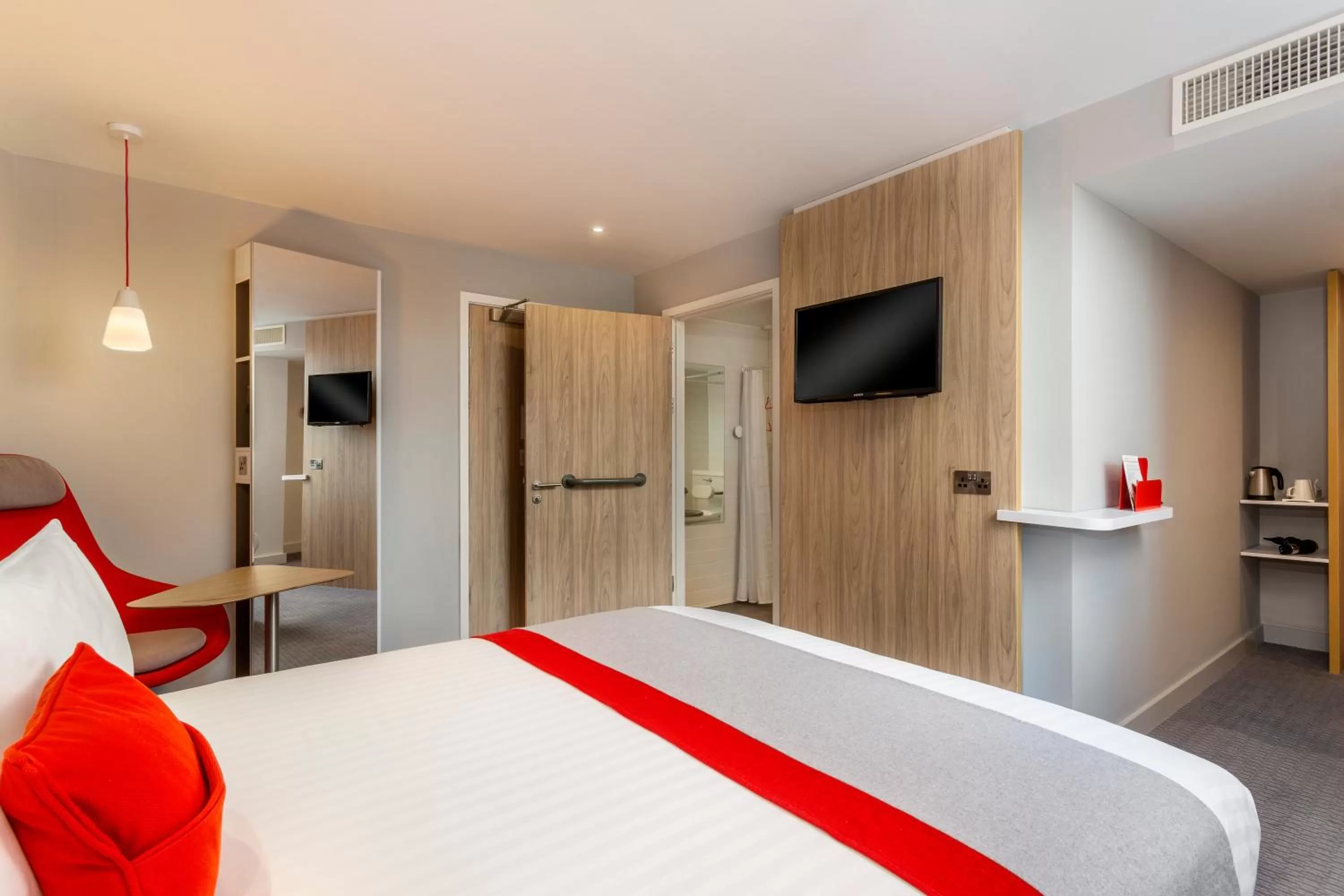 Photo of the whole room, Bed in Holiday Inn Express Dublin City Centre by IHG