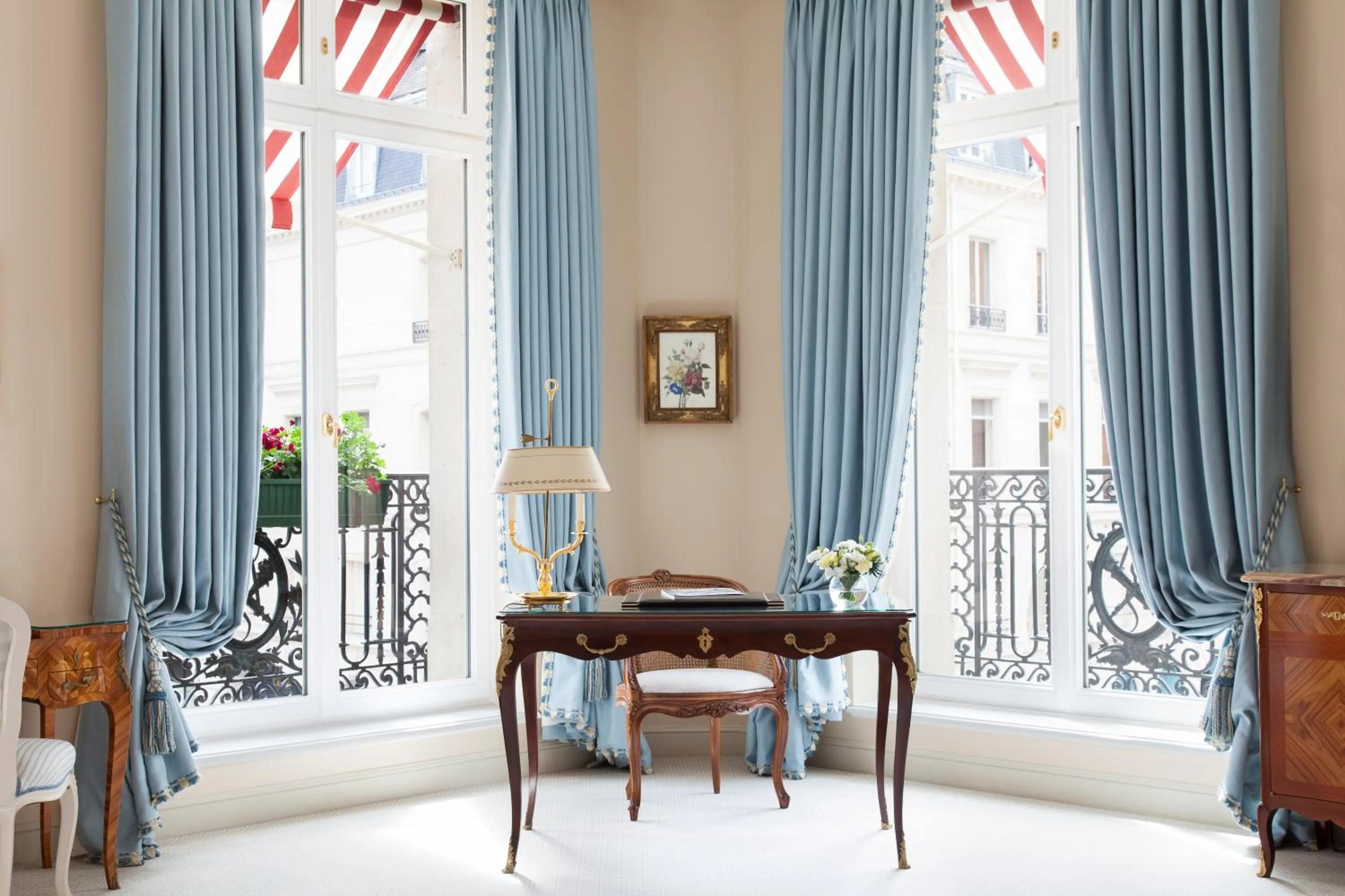 Seating area in Le Bristol Paris, Oetker Hotels