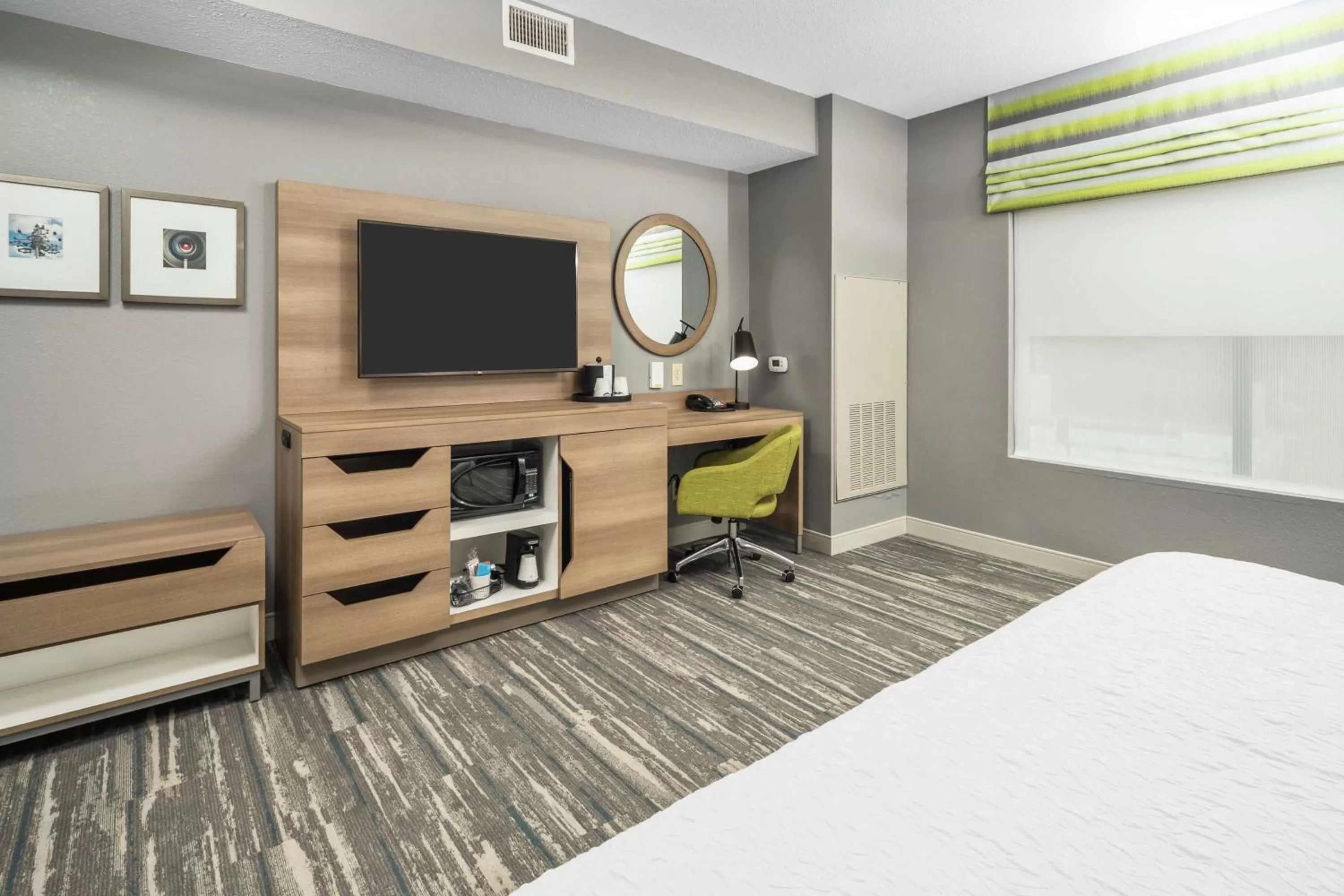 Bedroom, Bed in Hampton Inn Wilson Downtown