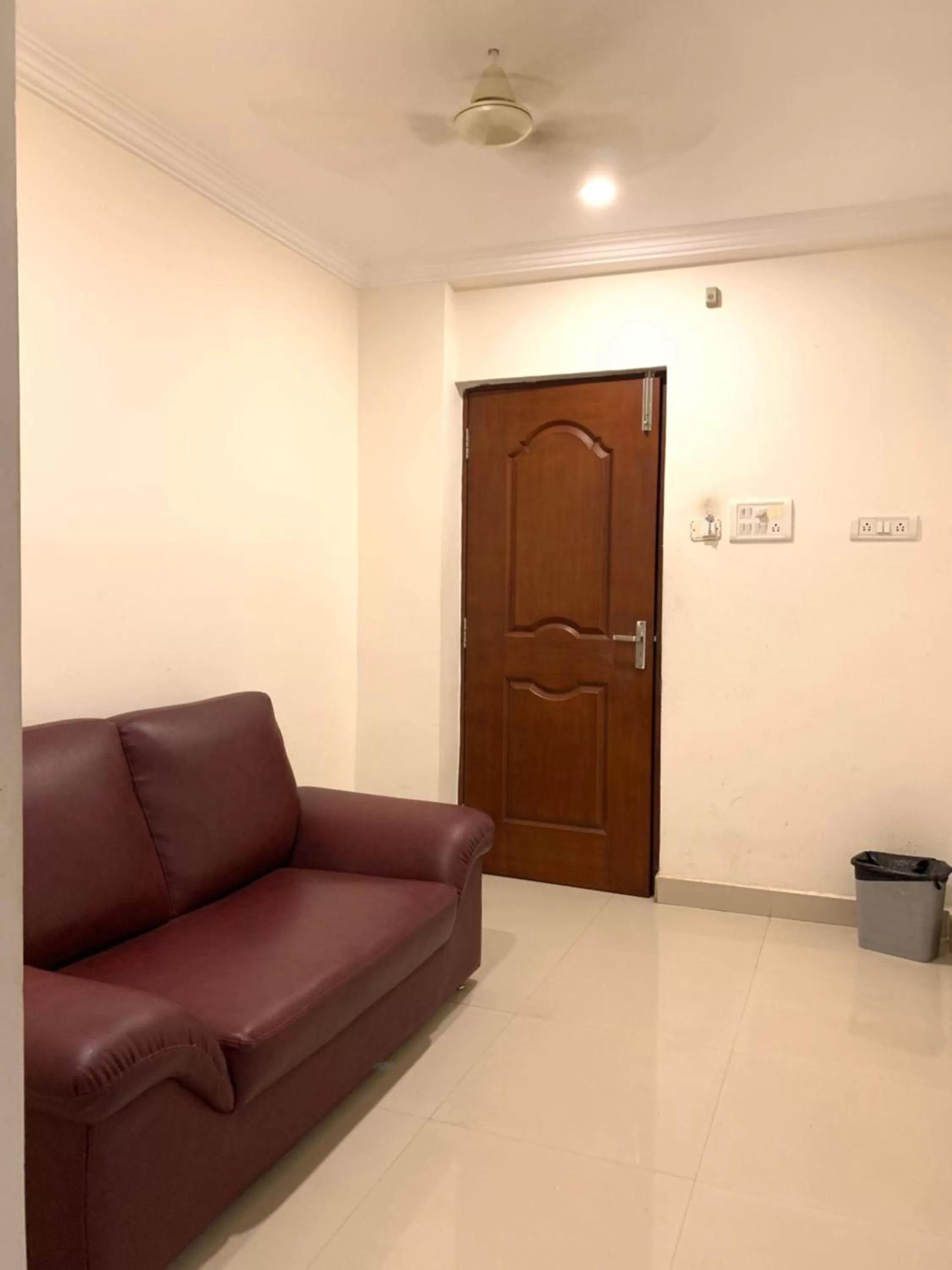 Living room in Hotel Half Moon Chennai