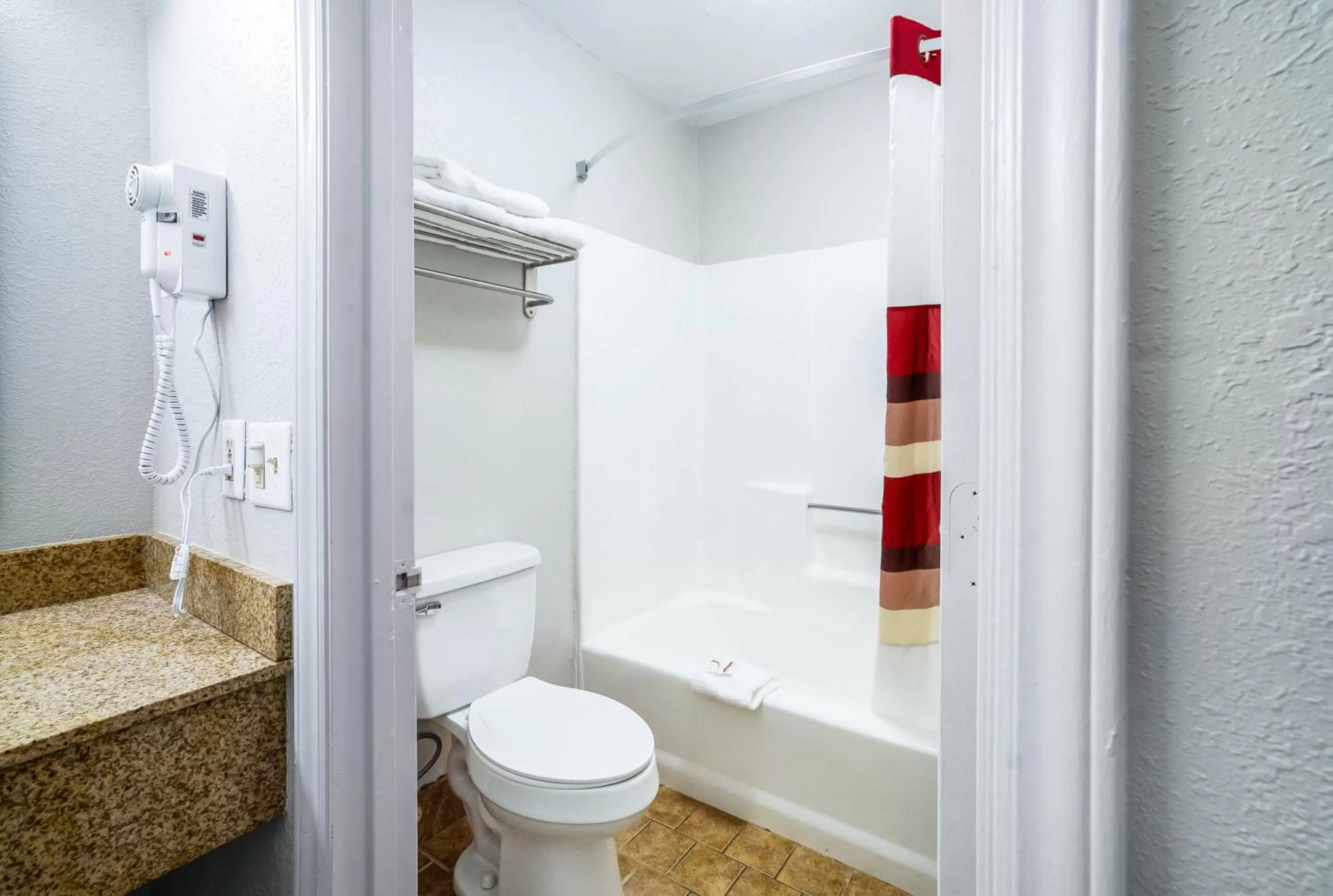 Bathroom in Red Roof Inn Spartanburg - I-26