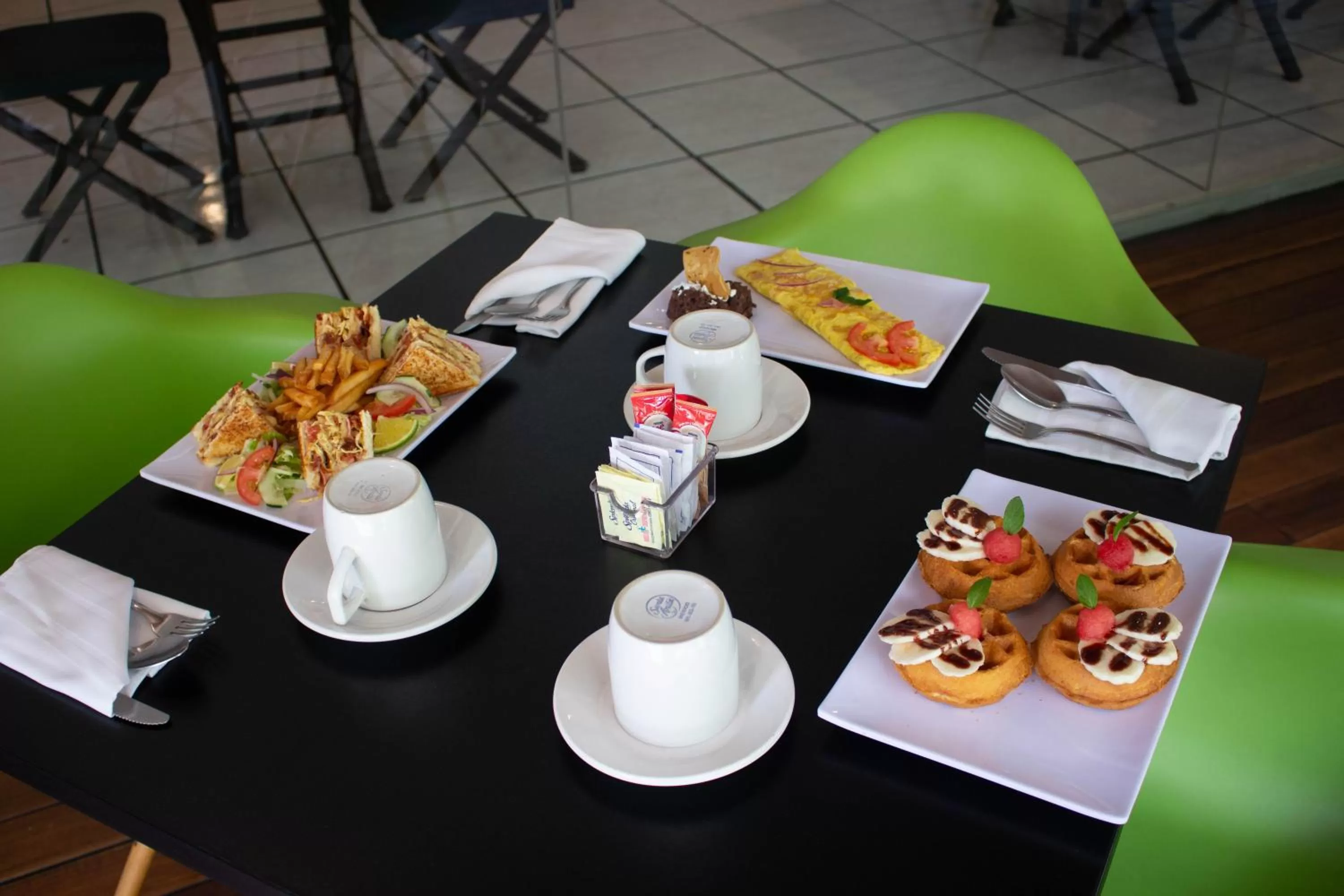 Restaurant/places to eat in Hotel Diana del Bosque by DOT Urban