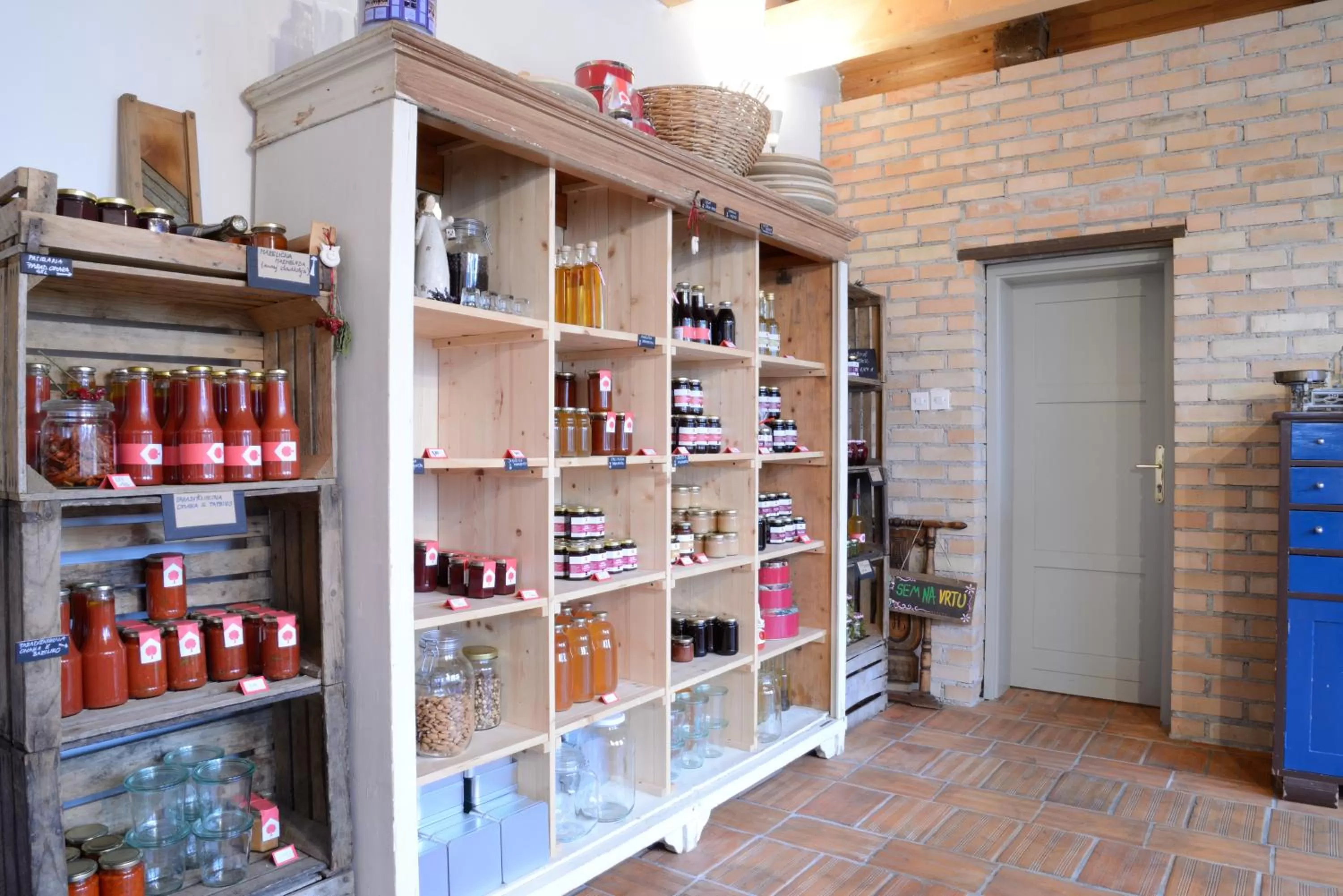 On-site shops in Mala Kmetija