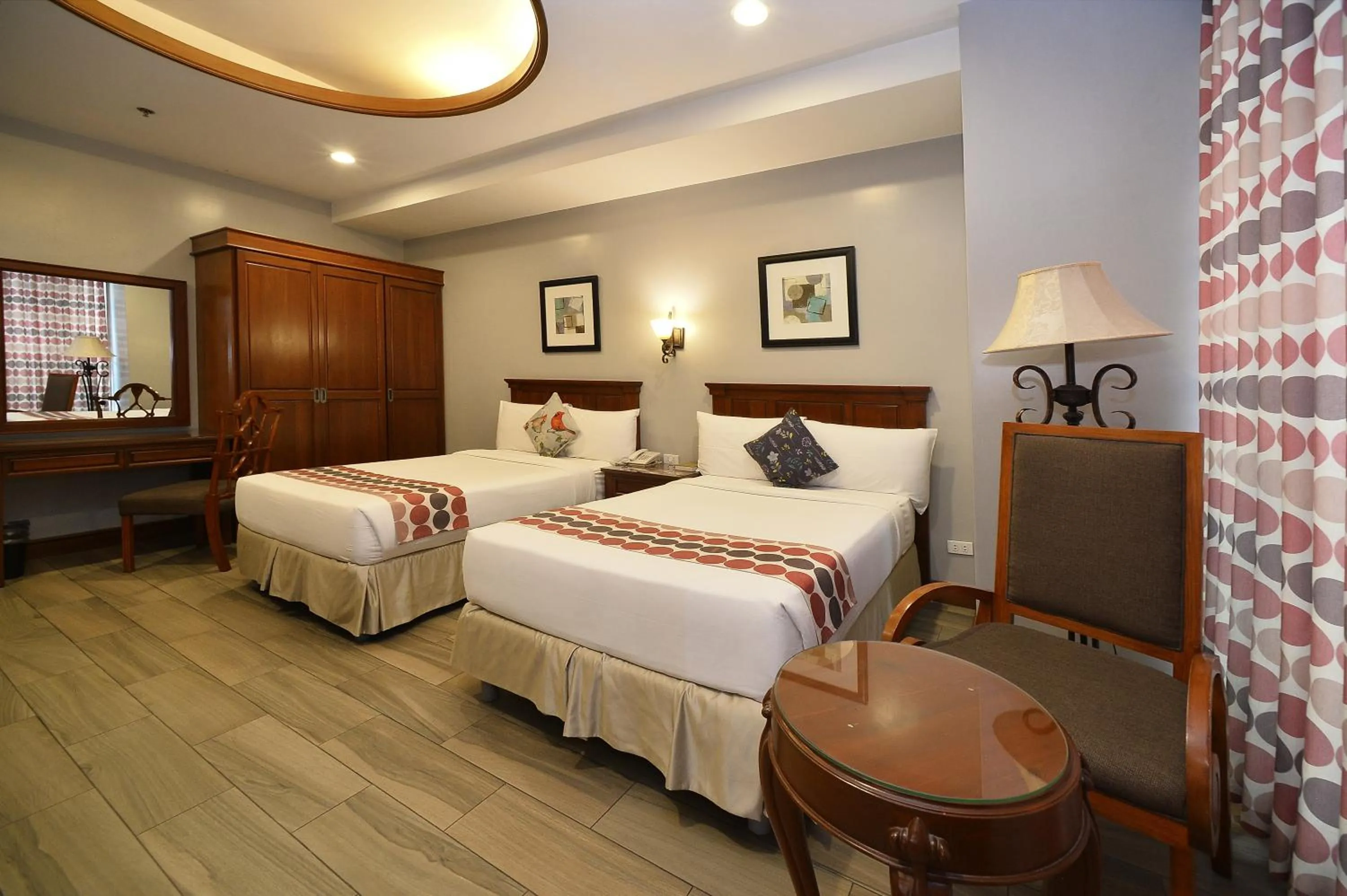 Bedroom, Bed in Paragon Hotel and Suites