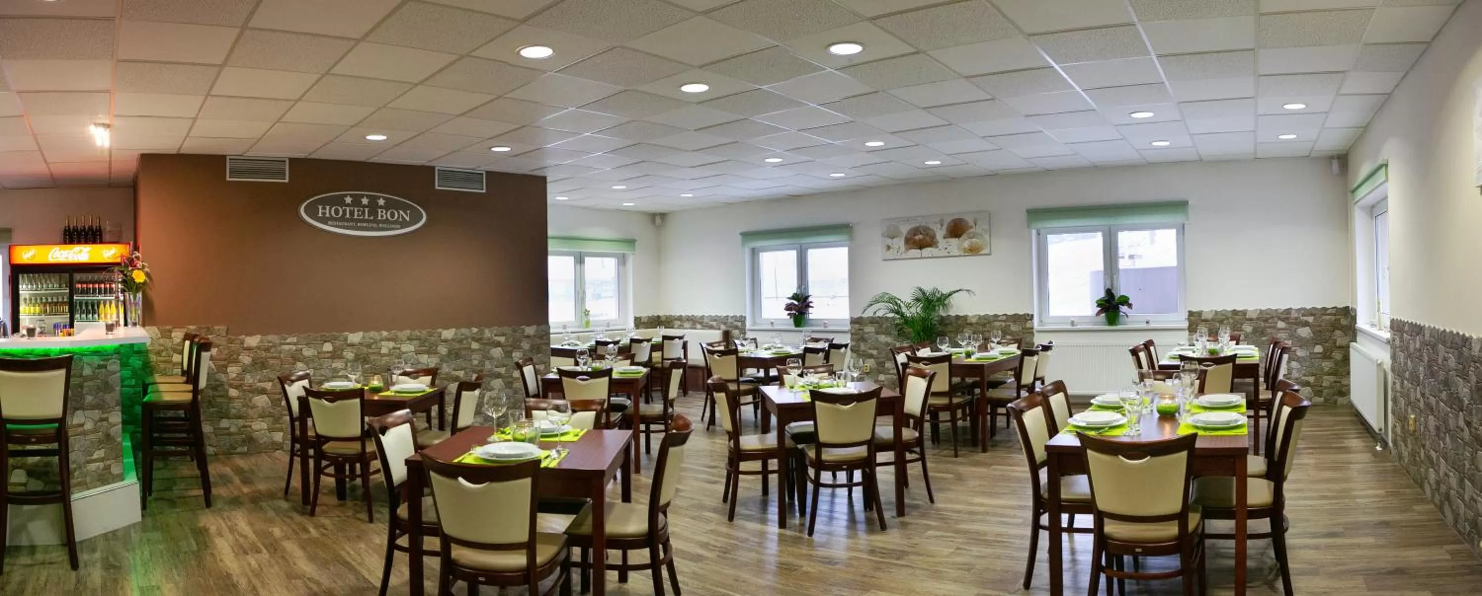 Restaurant/places to eat in Hotel Bon