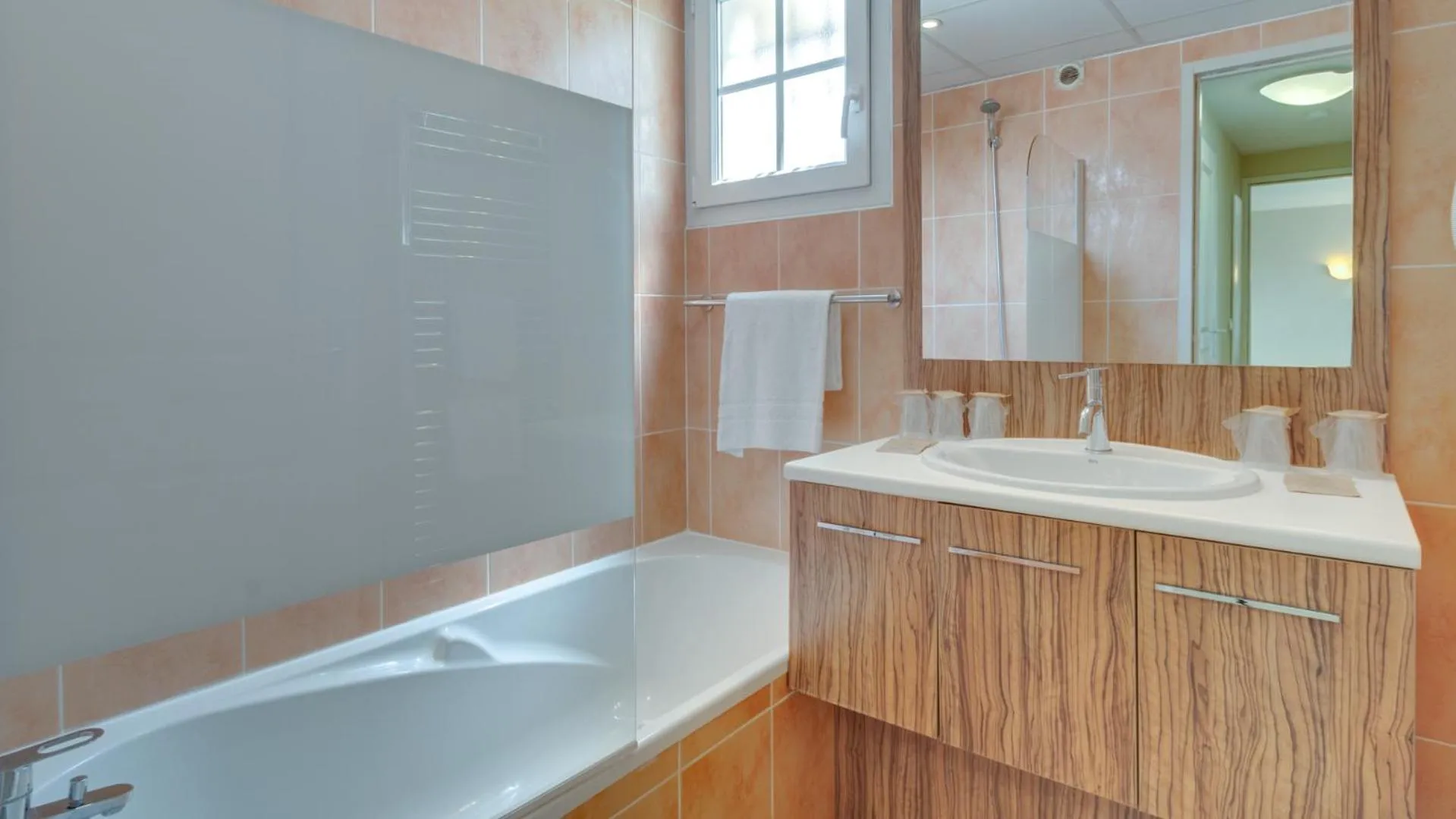 Bathroom in Vacancéole – Le Domaine de Camiole