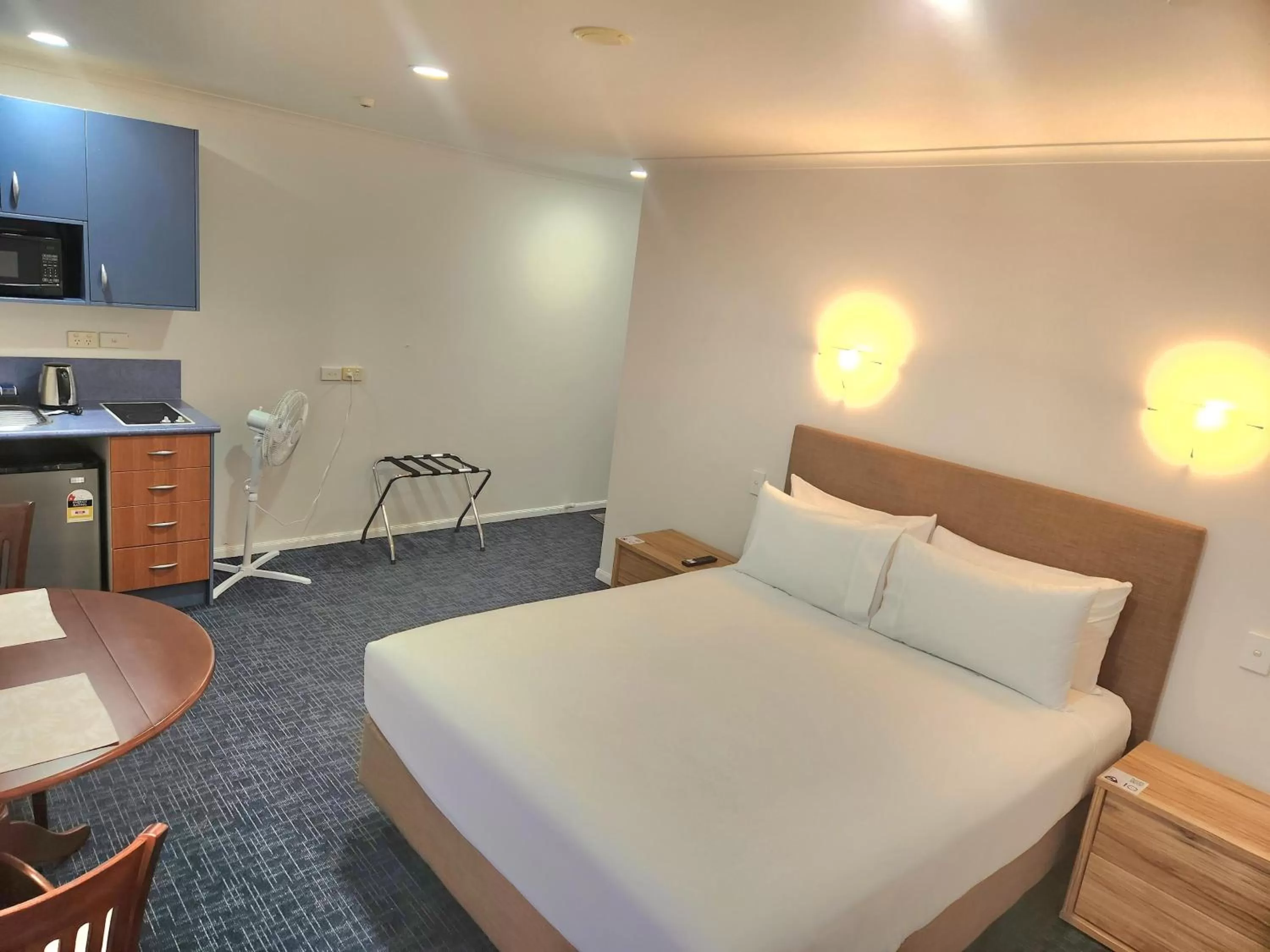 Bed in Botany Palms Motel