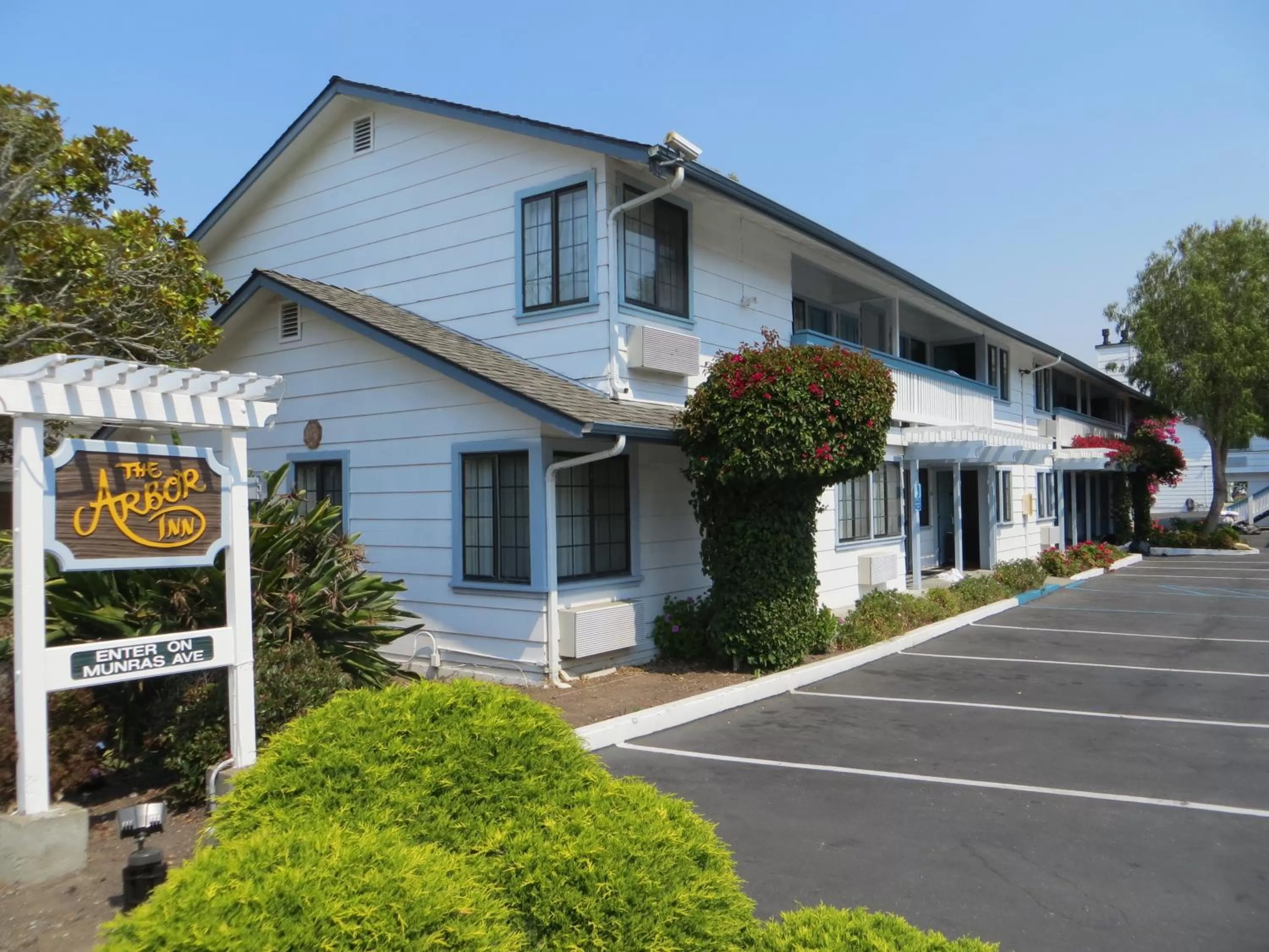 Property building in Arbor Inn Monterey