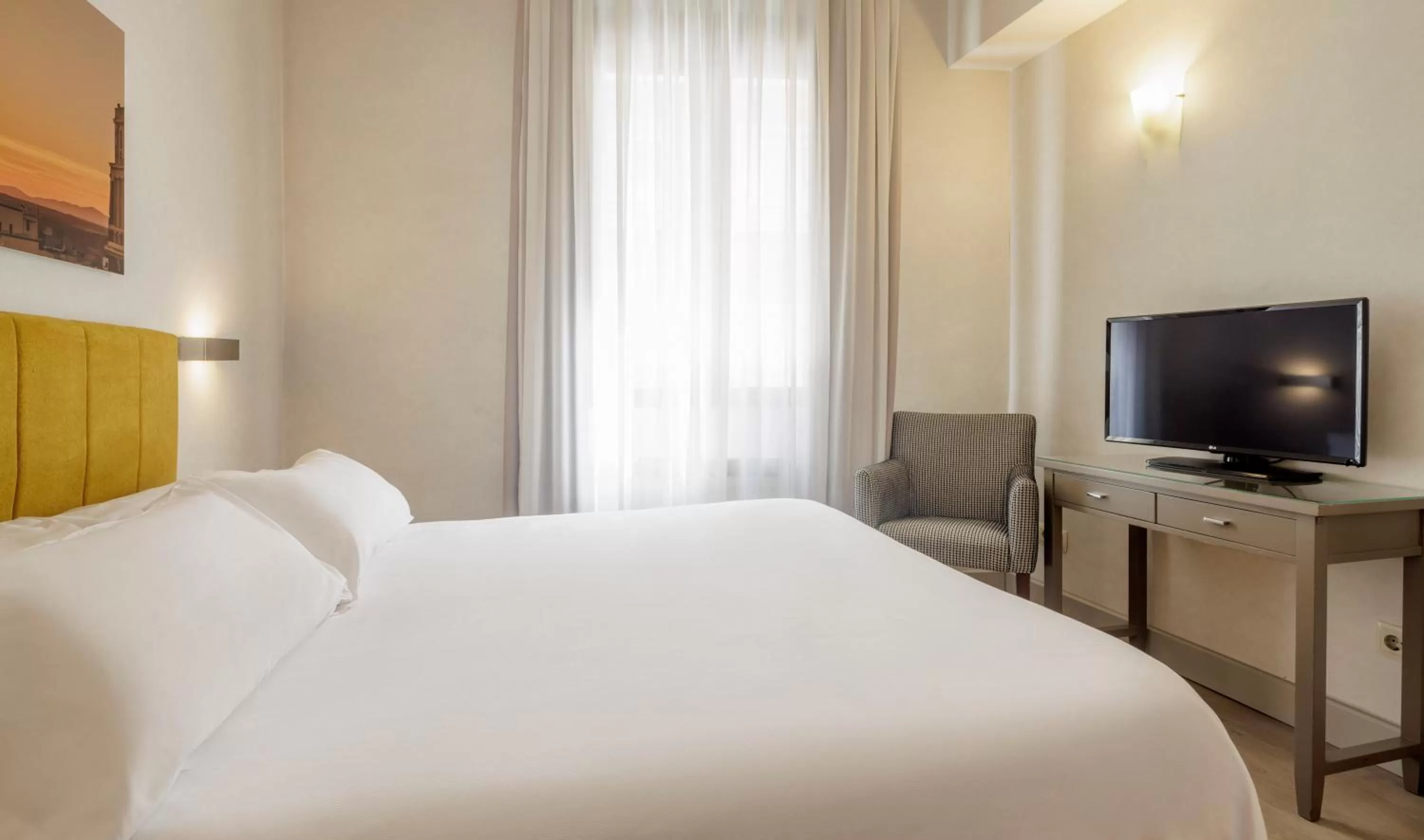 Bedroom, Bed in Regente Hotel