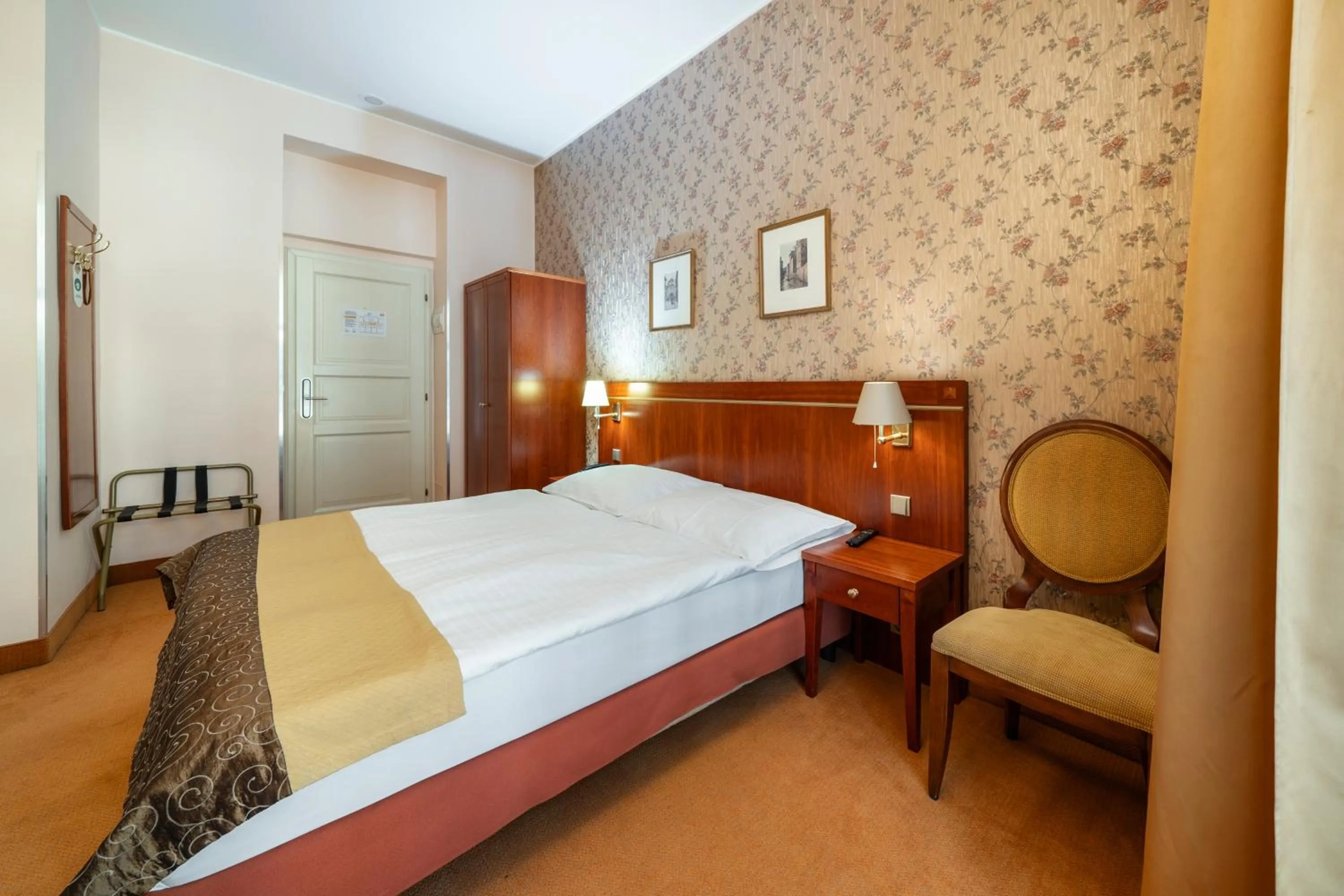 Photo of the whole room, Bed in Hotel Raffaello Prague