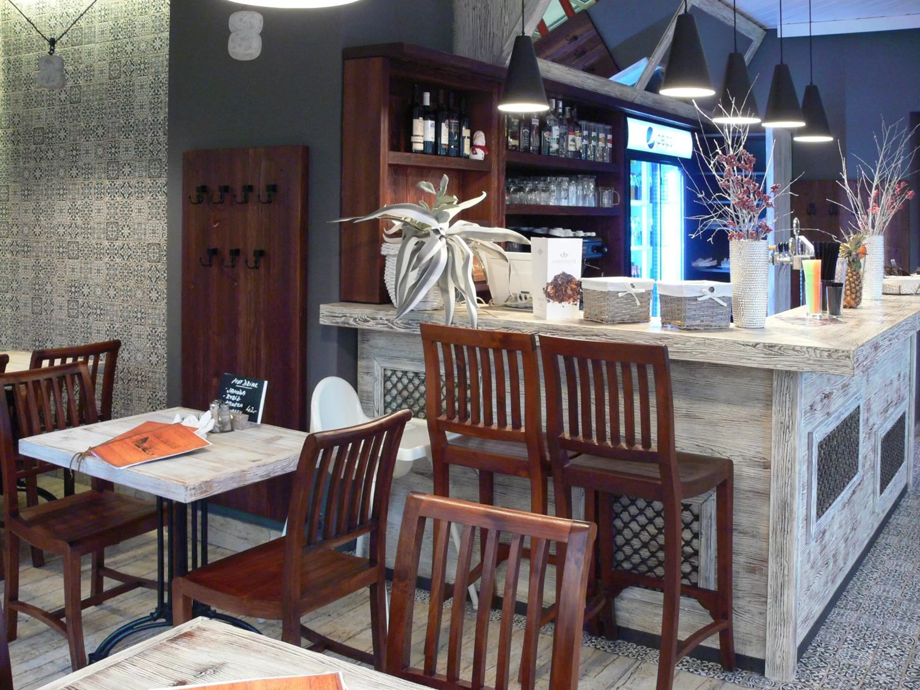 Restaurant/places to eat in Hotel Na Baste