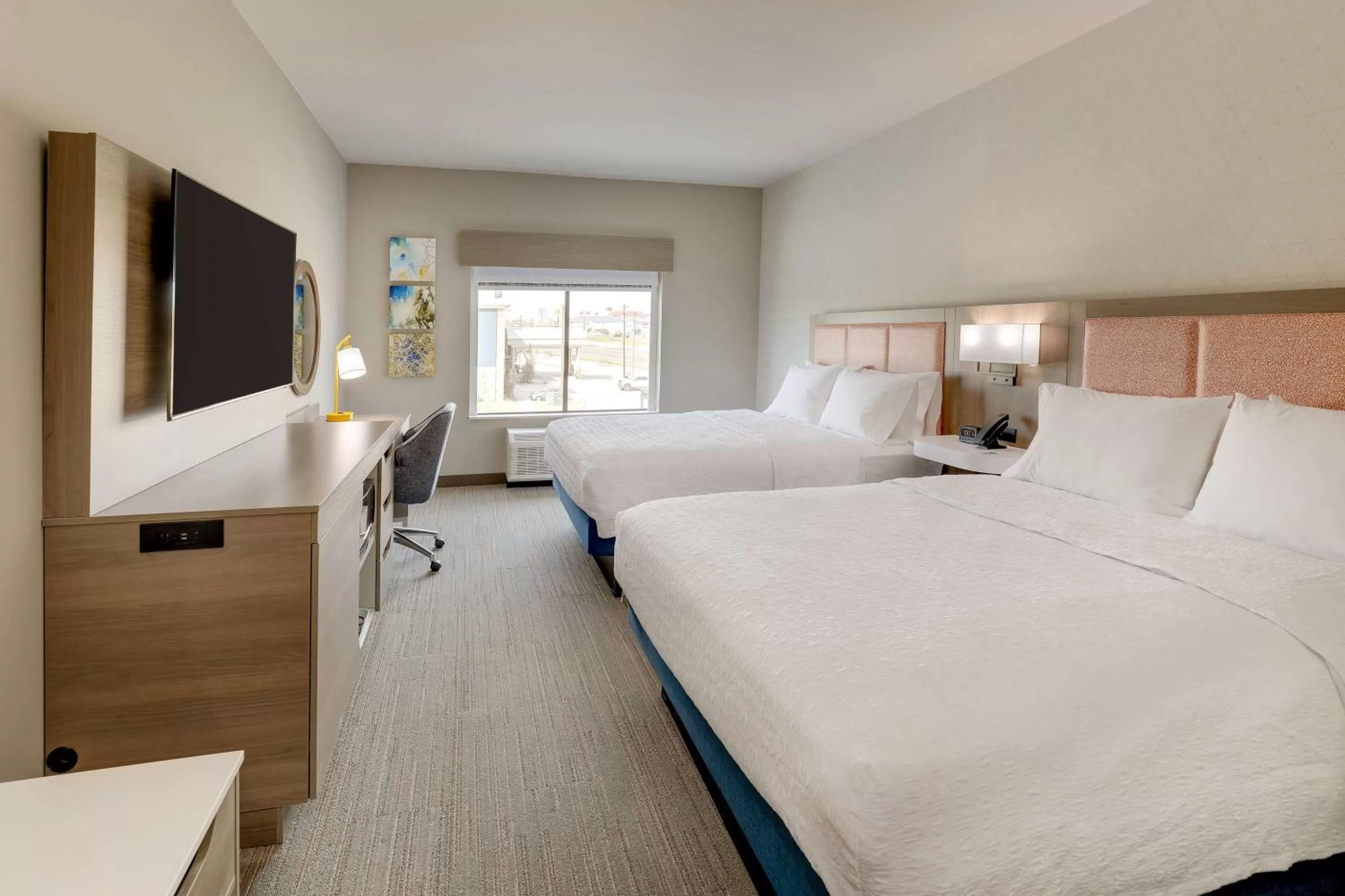 Bed in Hampton Inn & Suites Weatherford, Tx