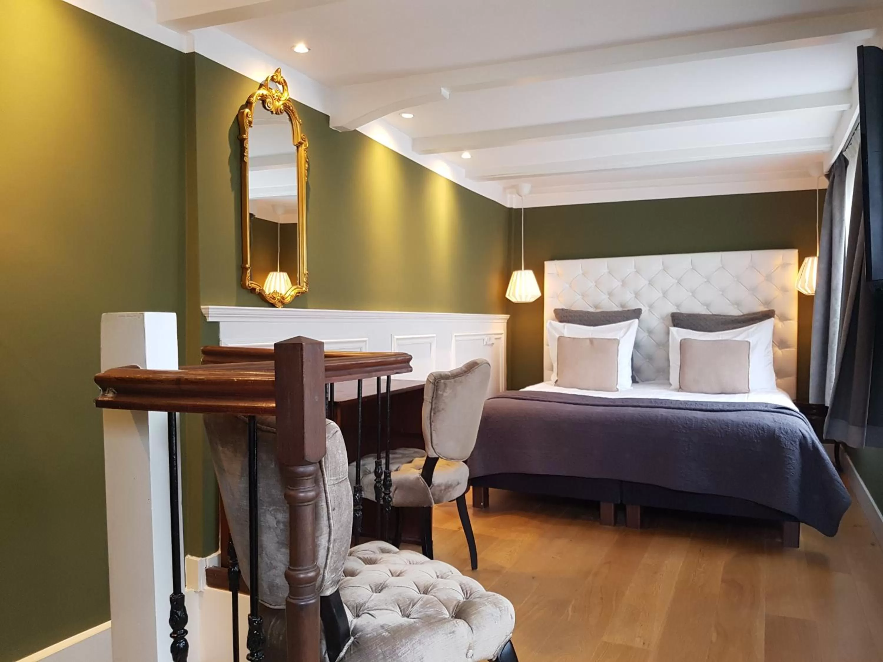 Photo of the whole room in Huys van Leyden