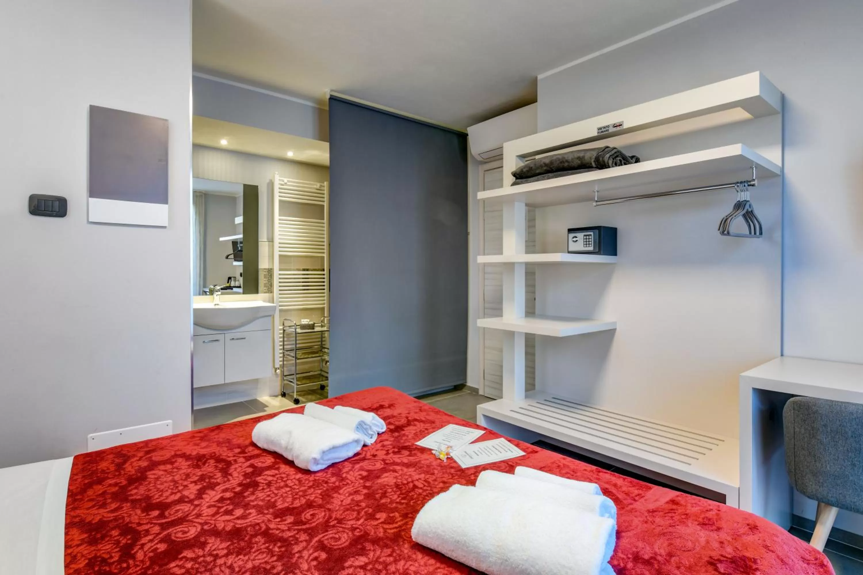 Photo of the whole room, Bed in Garda Diamant