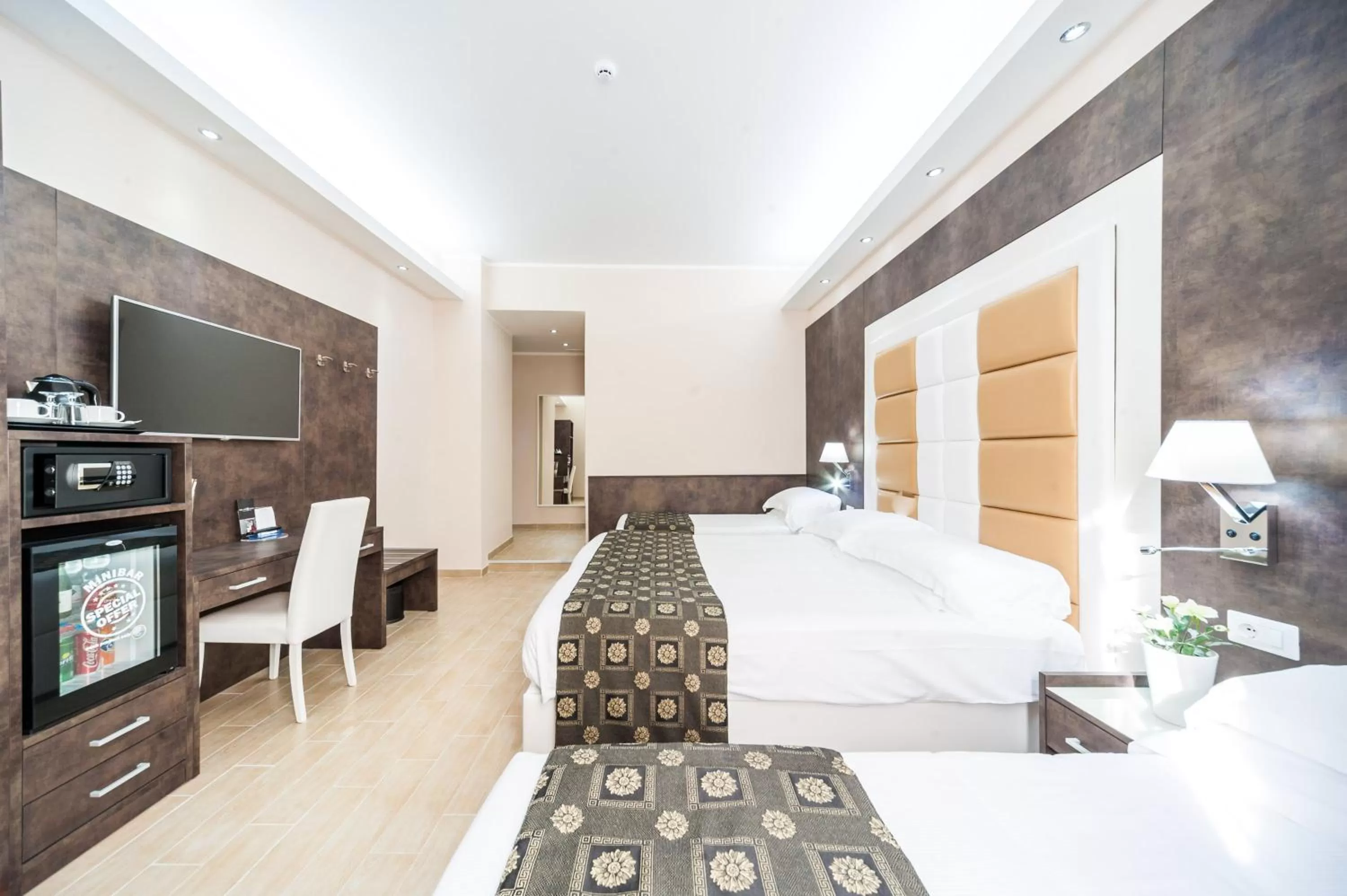 Photo of the whole room, Bed in Relais Trevi 95 Boutique Hotel