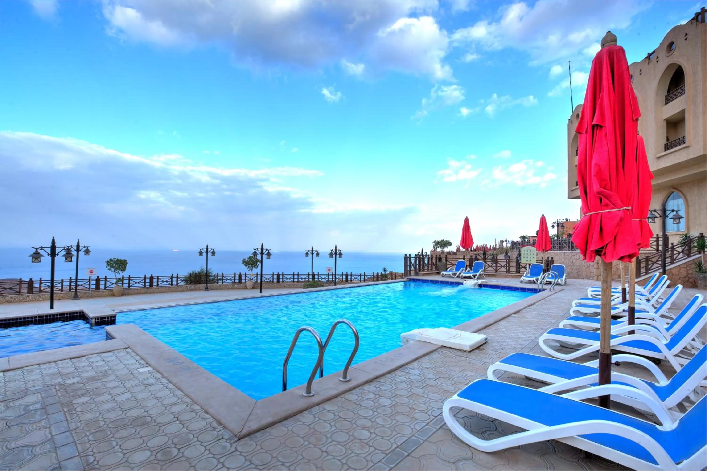 Swimming pool in Porto El Jabal Hotel