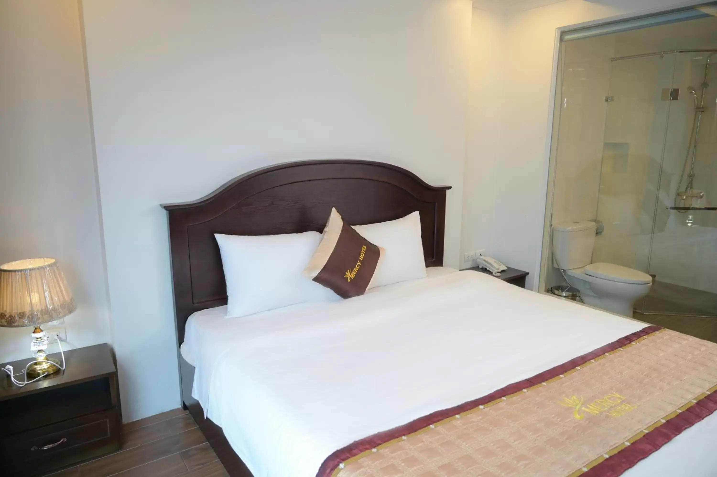 Large Double Room in Mercy Hotel Large Double Room in Mercy Hotel