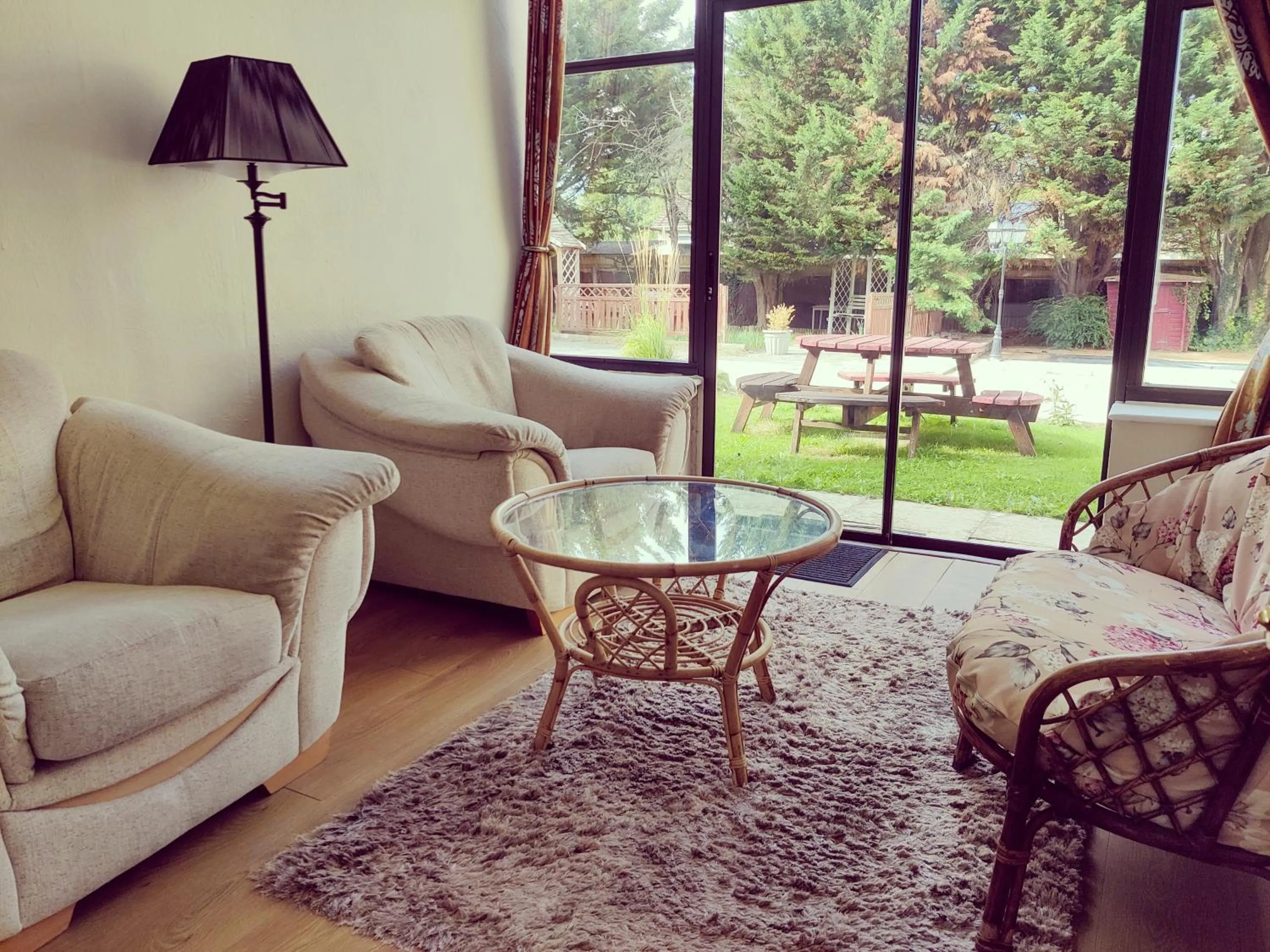 Living room in Wentworth House - Free Parking