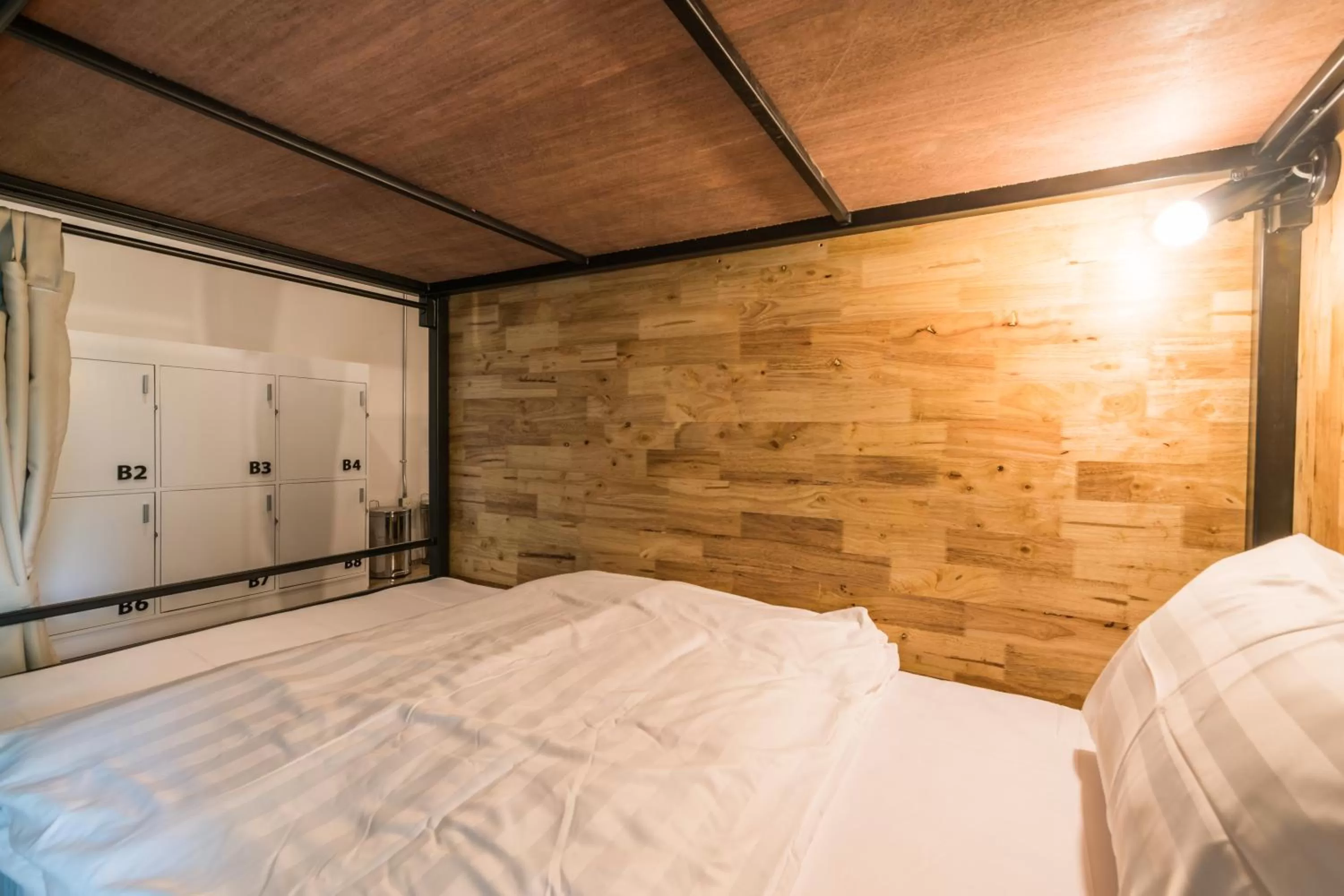 Bed in Your Space Hotel Prasingh