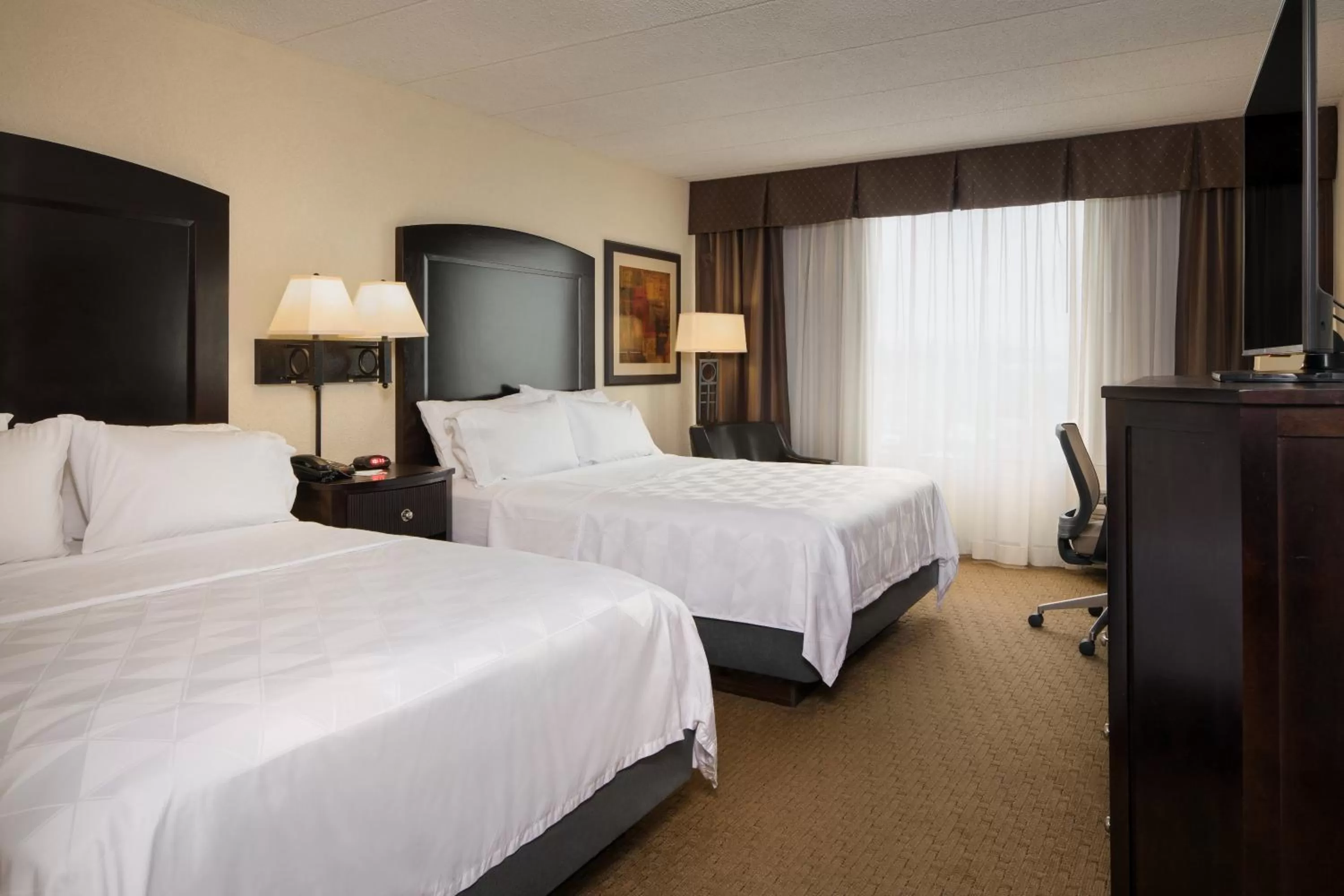 Photo of the whole room, Bed in Holiday Inn and Suites Charleston West by IHG
