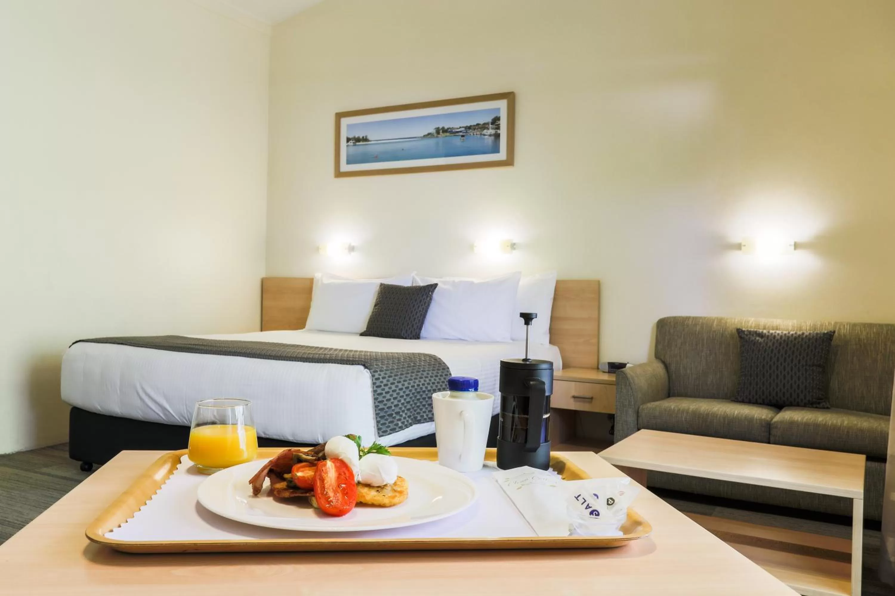 Dining area, Bed in Parkhaven