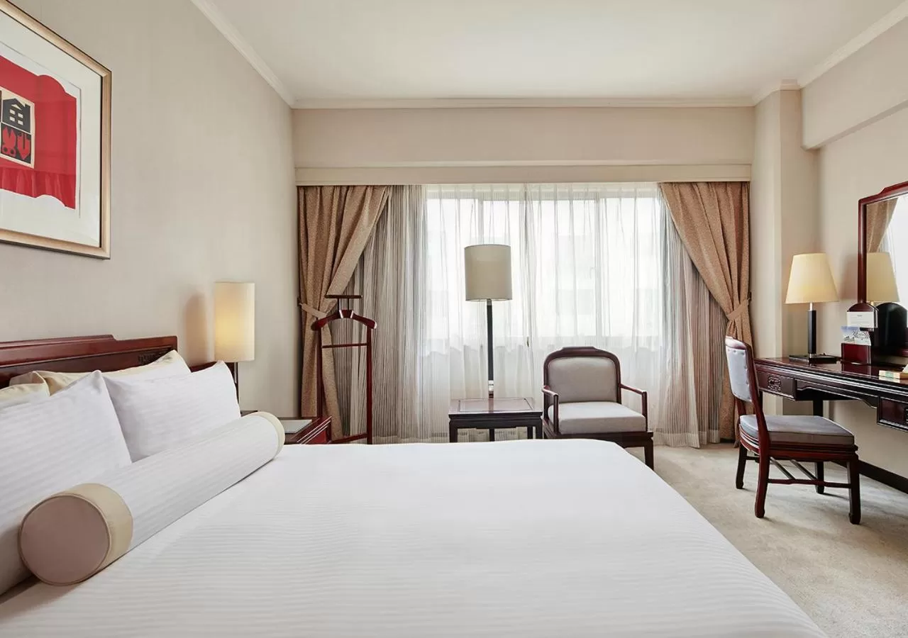 Photo of the whole room, Bed in The Howard Plaza Hotel Taipei