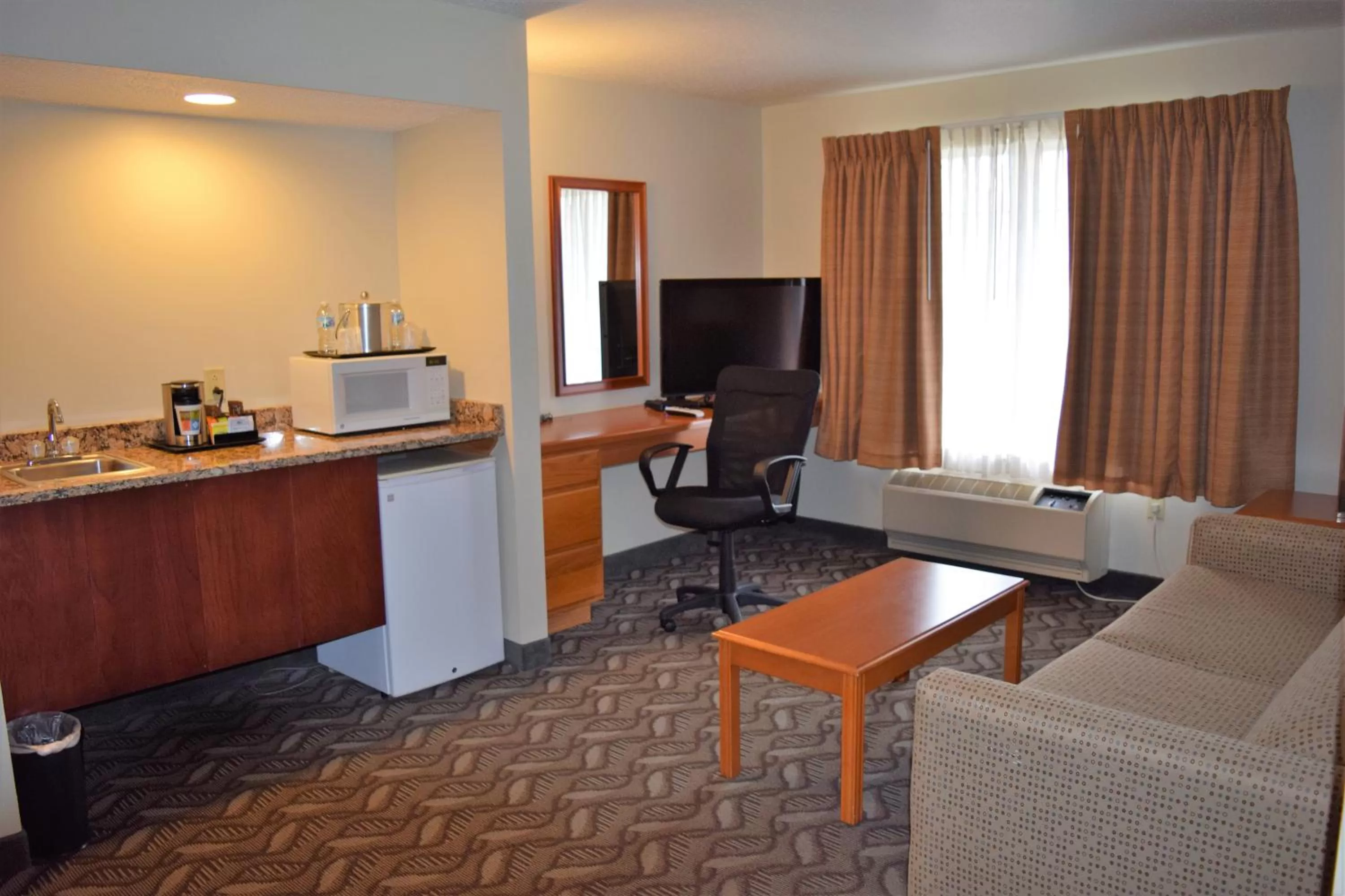 Living room in Wyndham Garden Madison Fitchburg