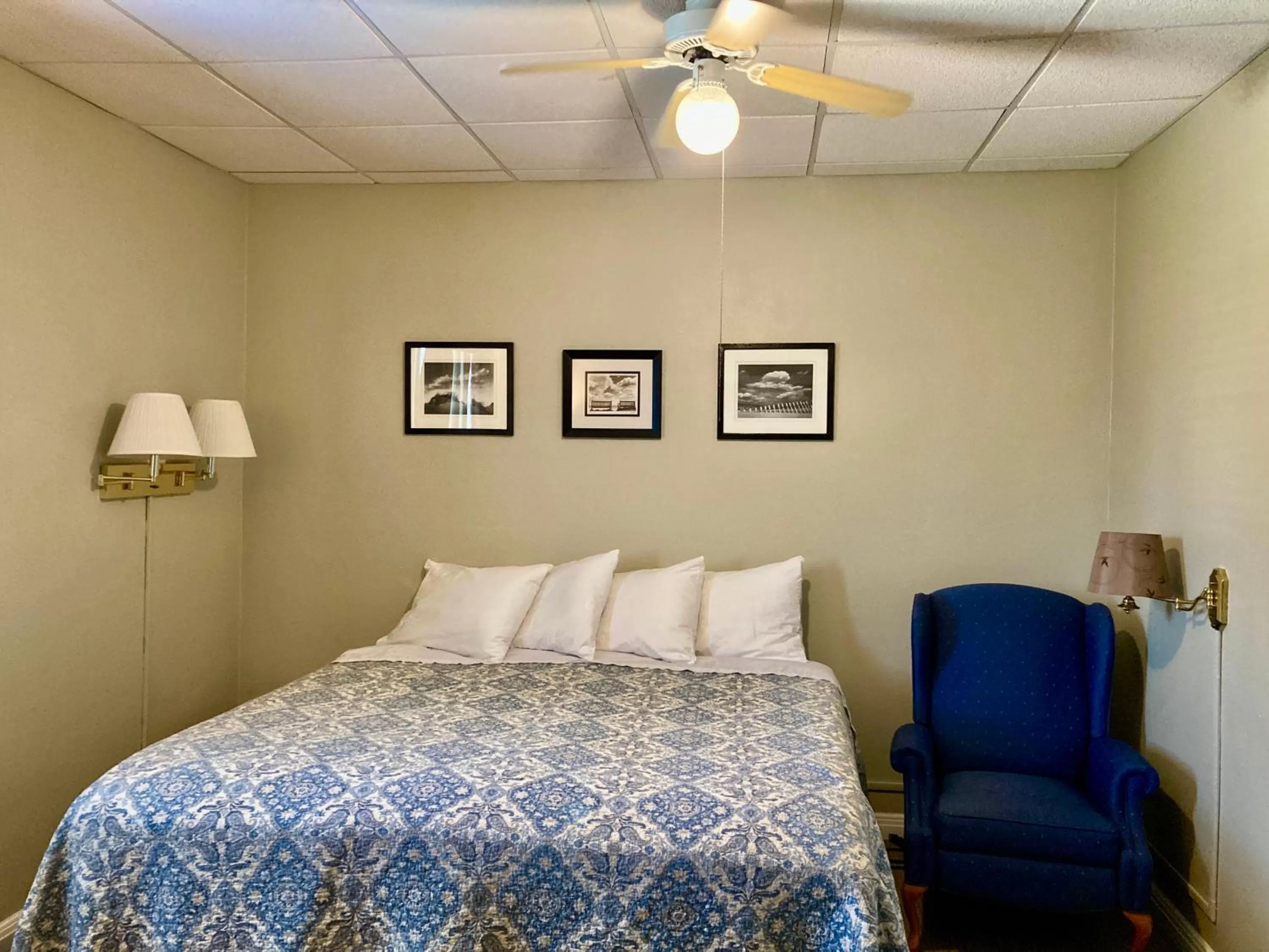 Bed in Garden Grove Retreat & Lodging near Pictured Rocks, Fayette, Trails