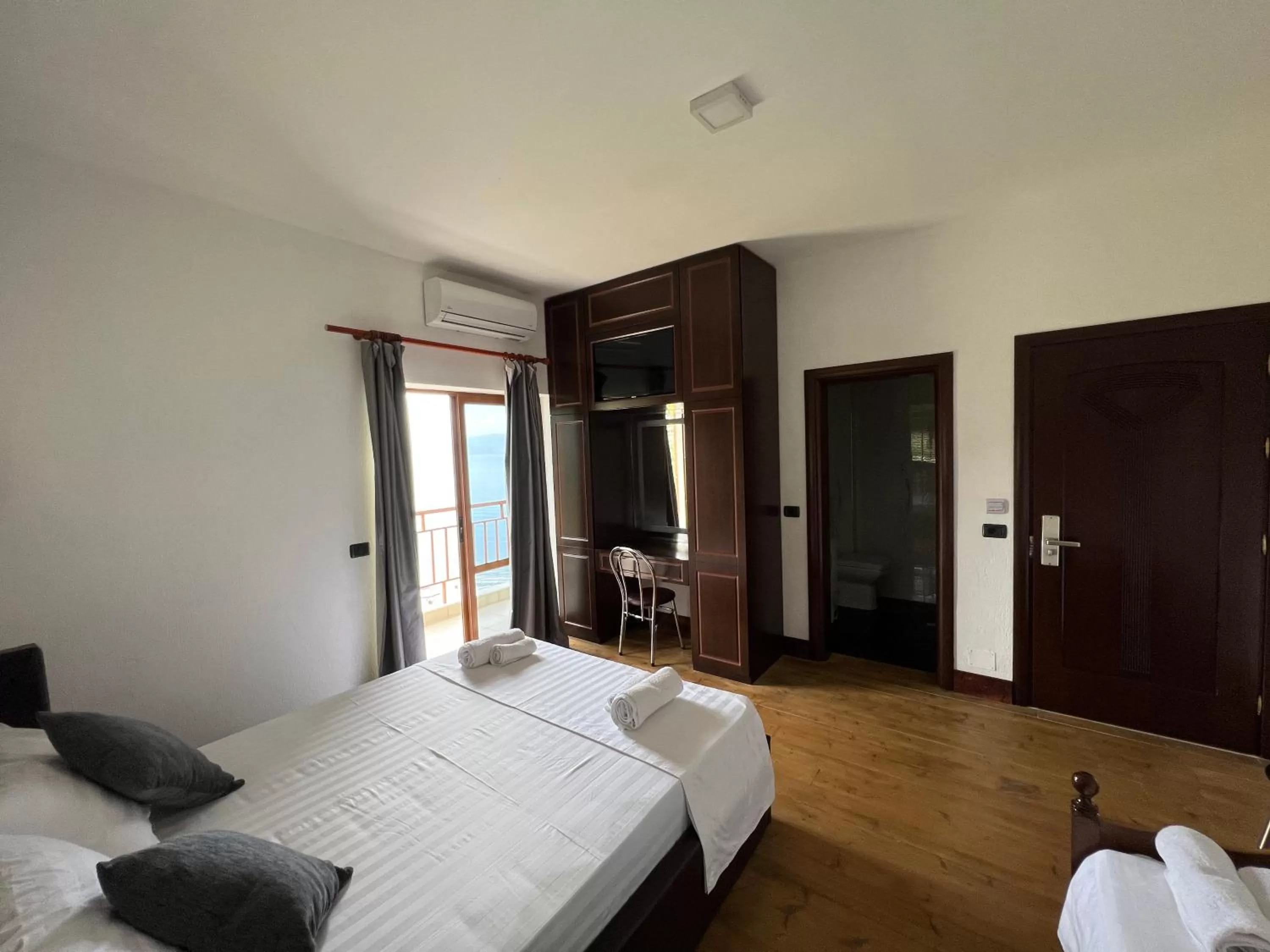 Bed in Hotel Victoria