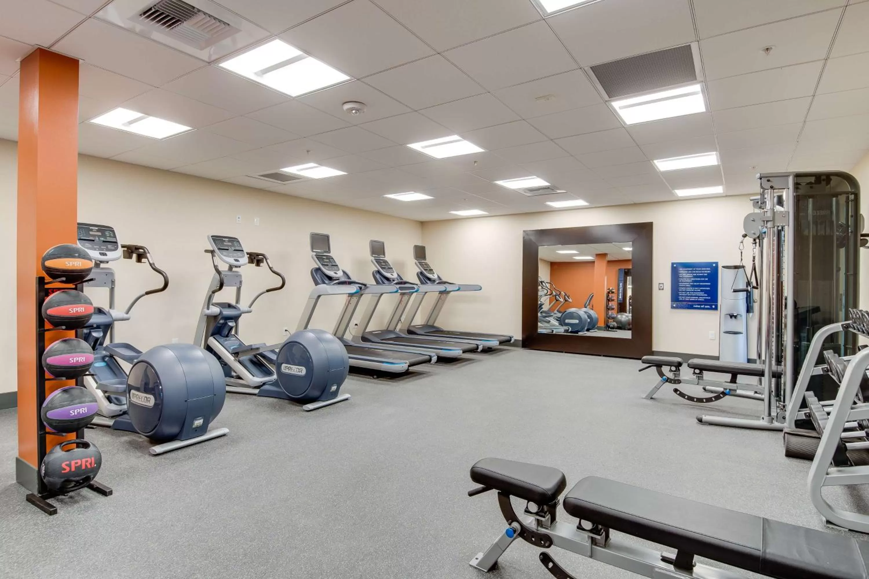 Fitness centre/facilities in Hampton Inn & Suites Los Angeles - Glendale