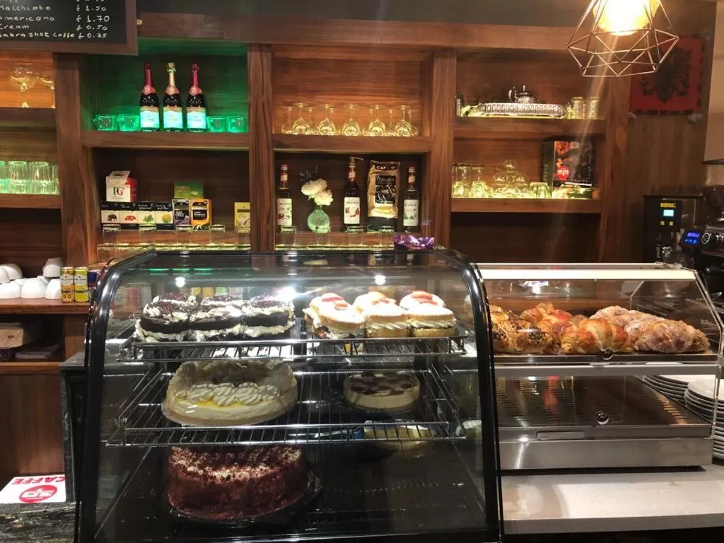 Food and drinks in Eagle Hotel Luton Airport