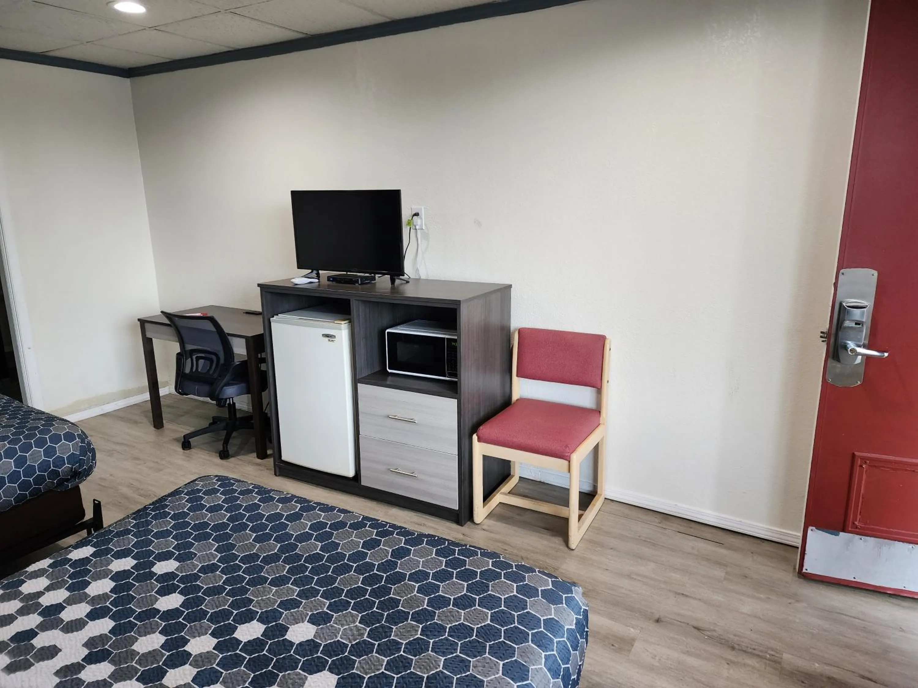 TV/Entertainment Center in Econo Lodge Wytheville