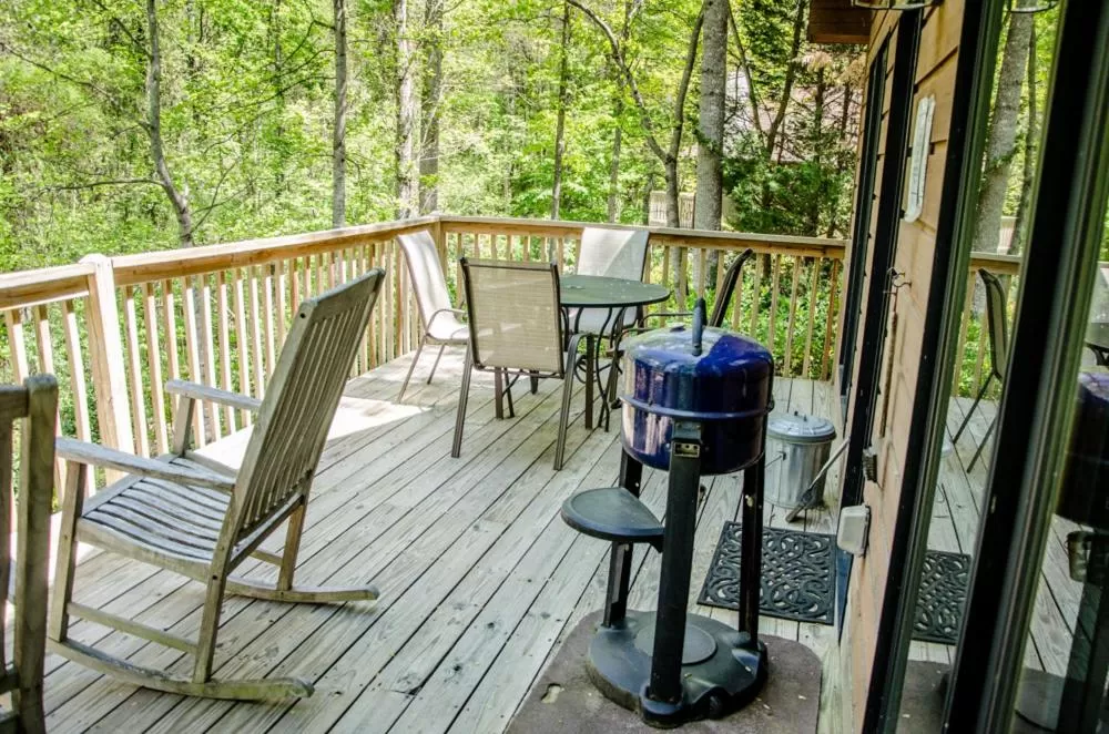 BBQ facilities, Balcony/Terrace in Asheville Cabins of Willow Winds