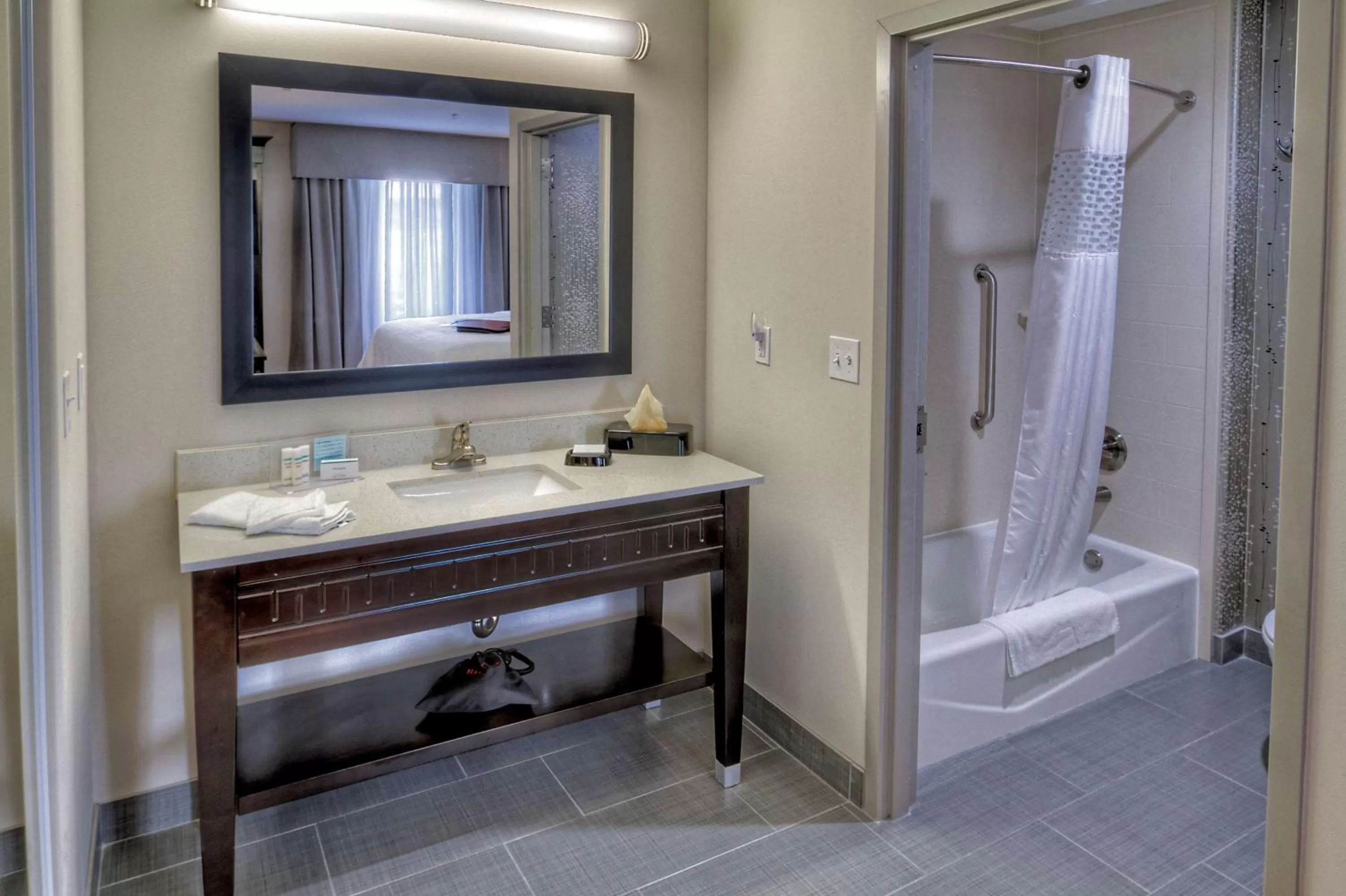 Bathroom in Hampton Inn and Suites Ada