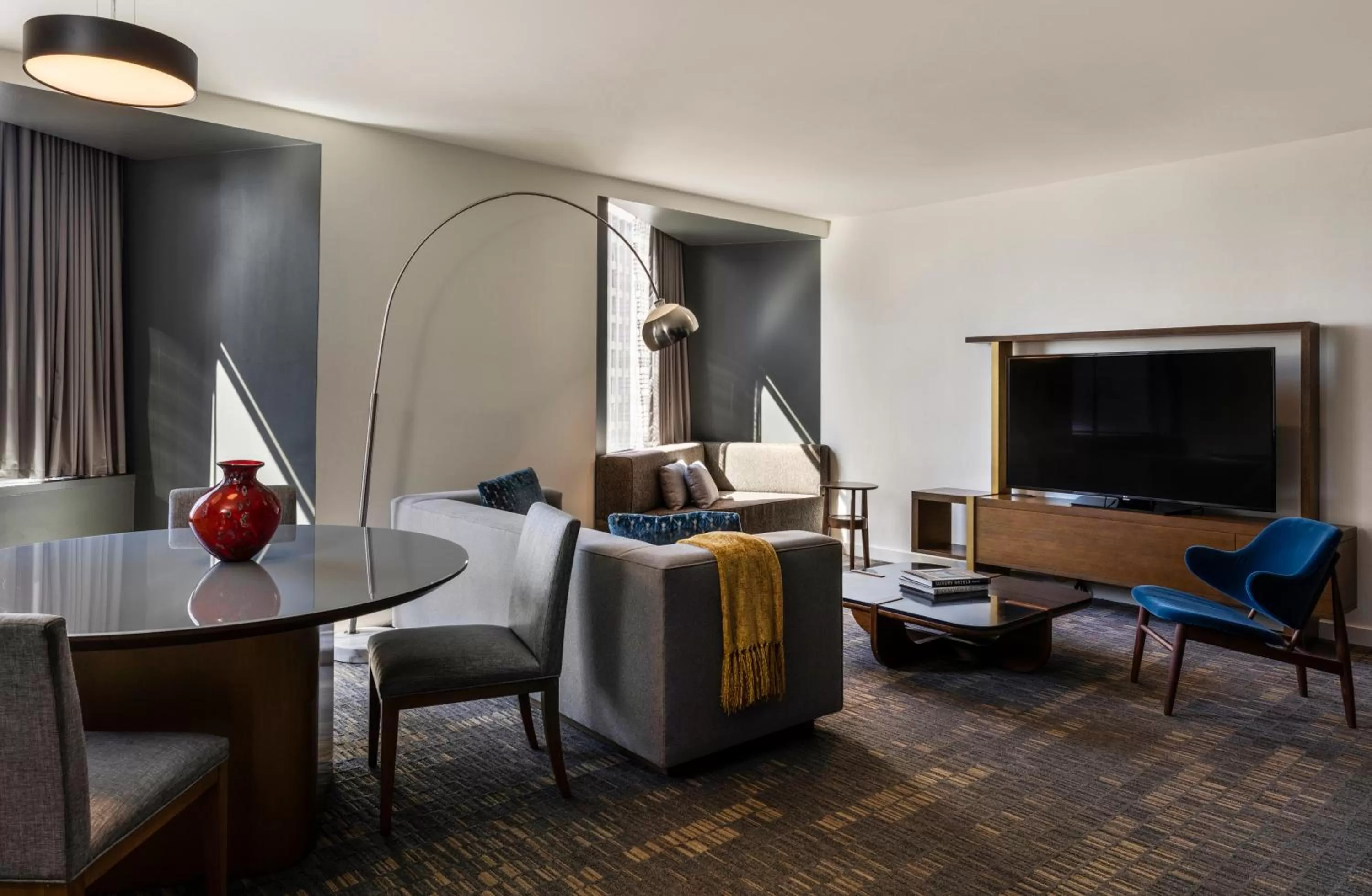 Living room in Hyatt Regency Houston Downtown