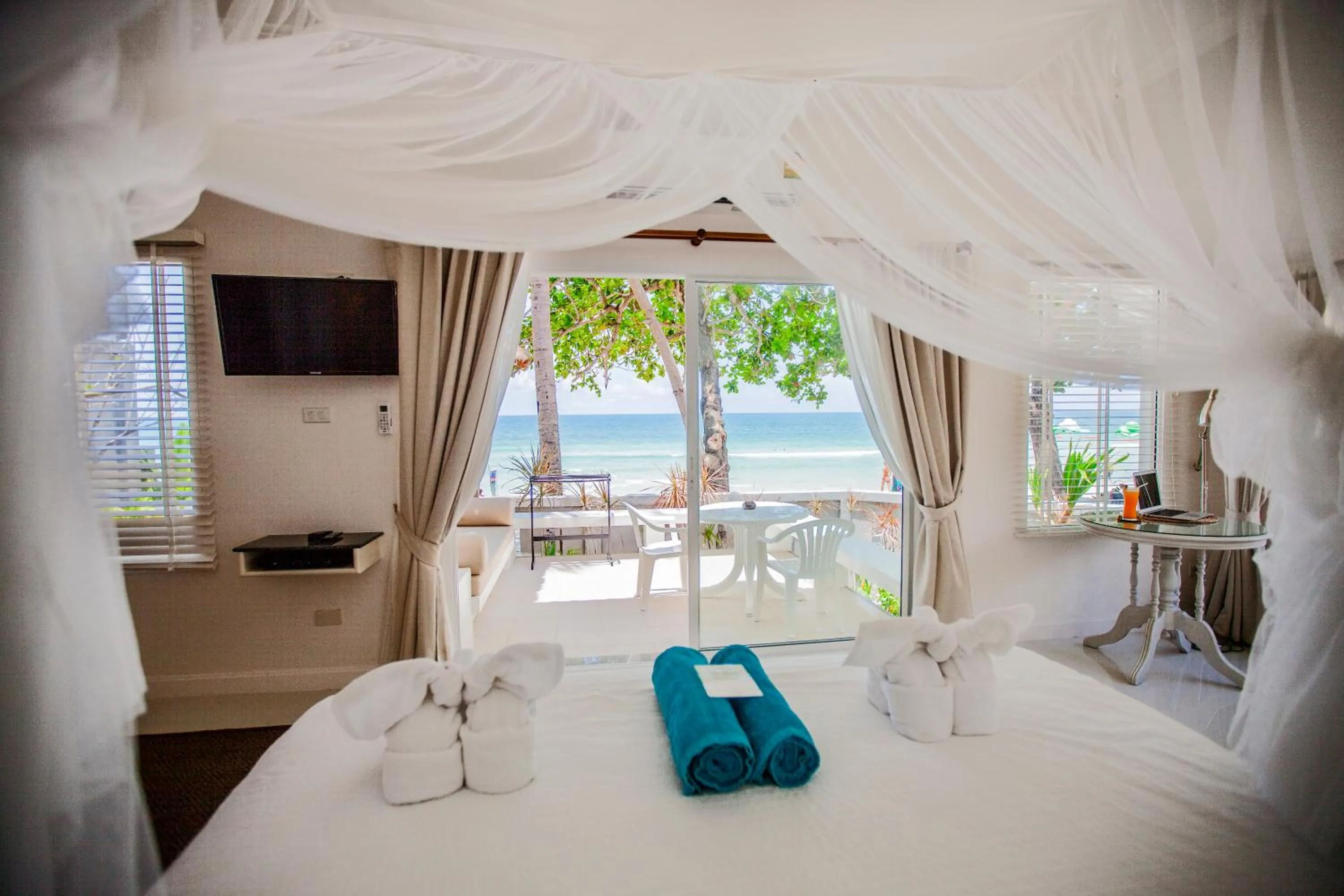 Bed in King's Garden Resort - SHA Plus