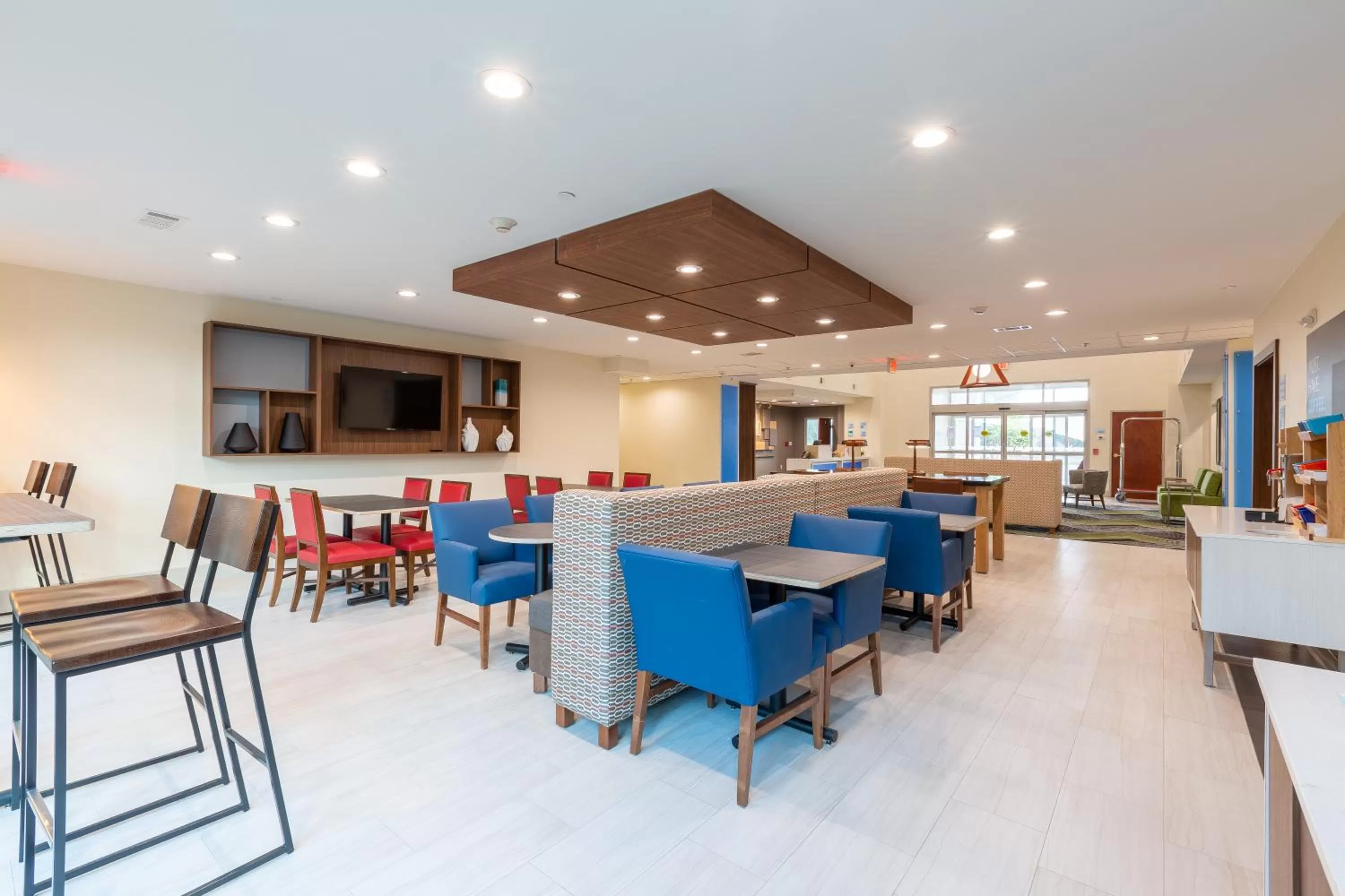 Holiday Inn Express & Suites Arlington North – Stadium Area by IHG