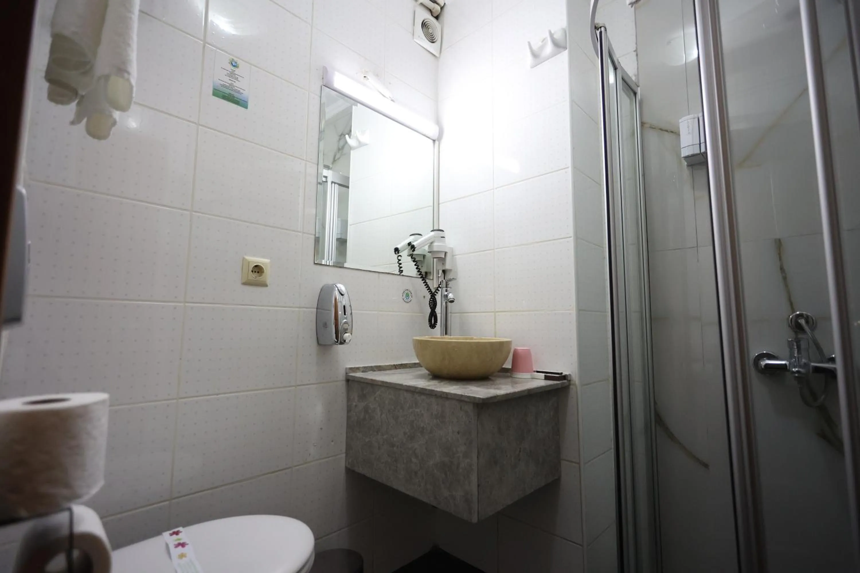 Shower in Arven Hotel