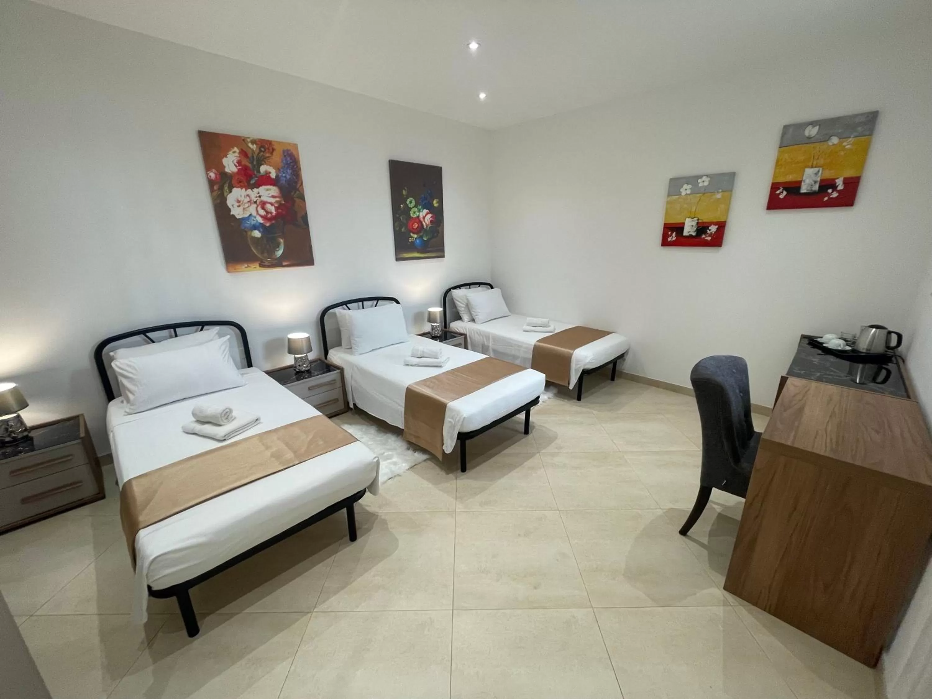 Bed in Alina Boutique Living