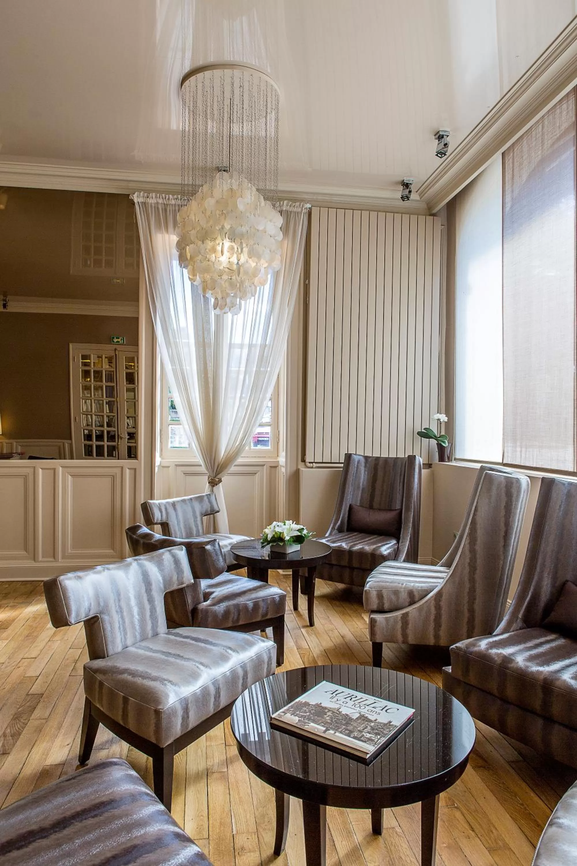 Lounge or bar in Best Western Grand Hotel de Bordeaux