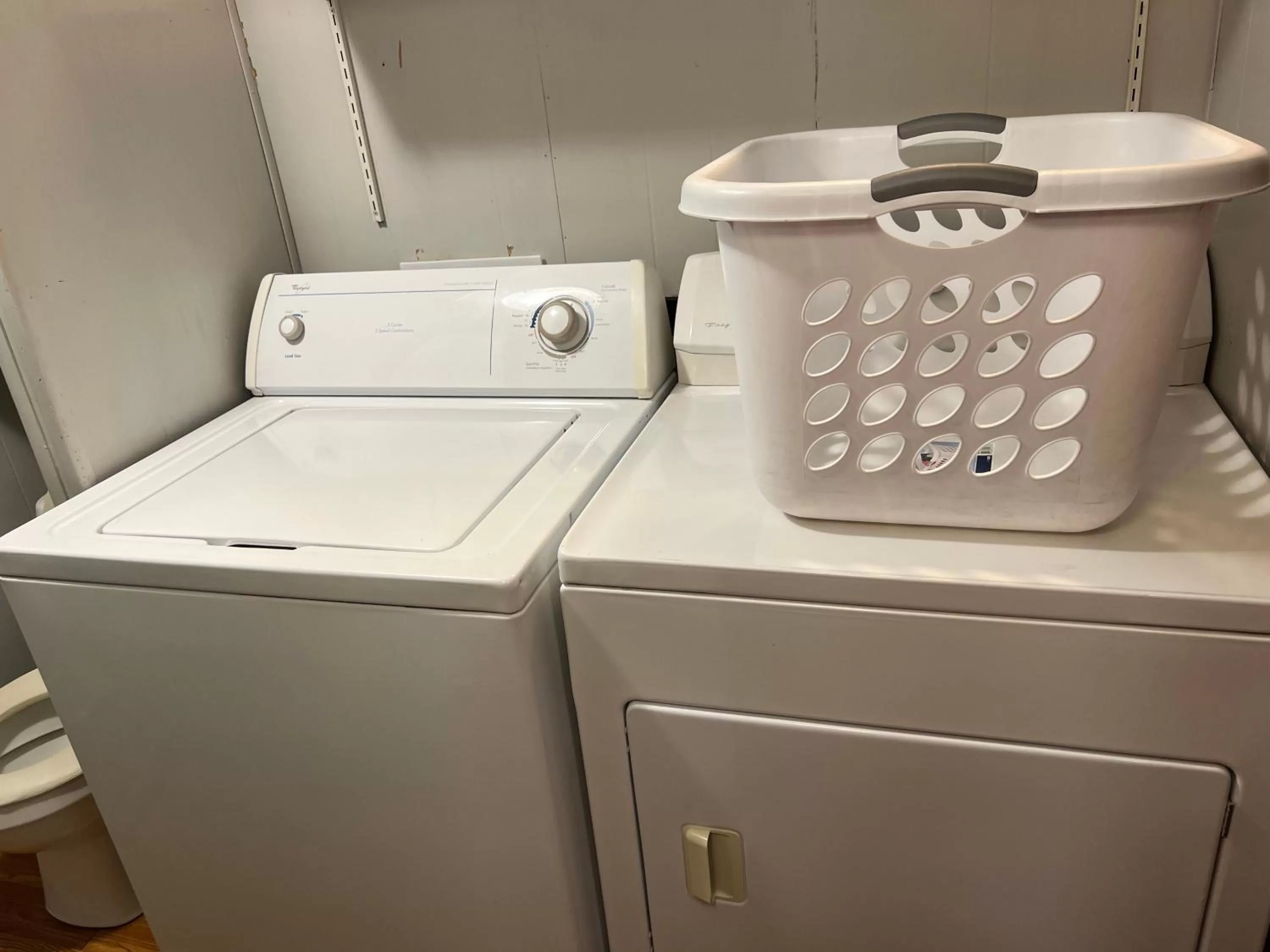 laundry in White Caps Motel and RV Park