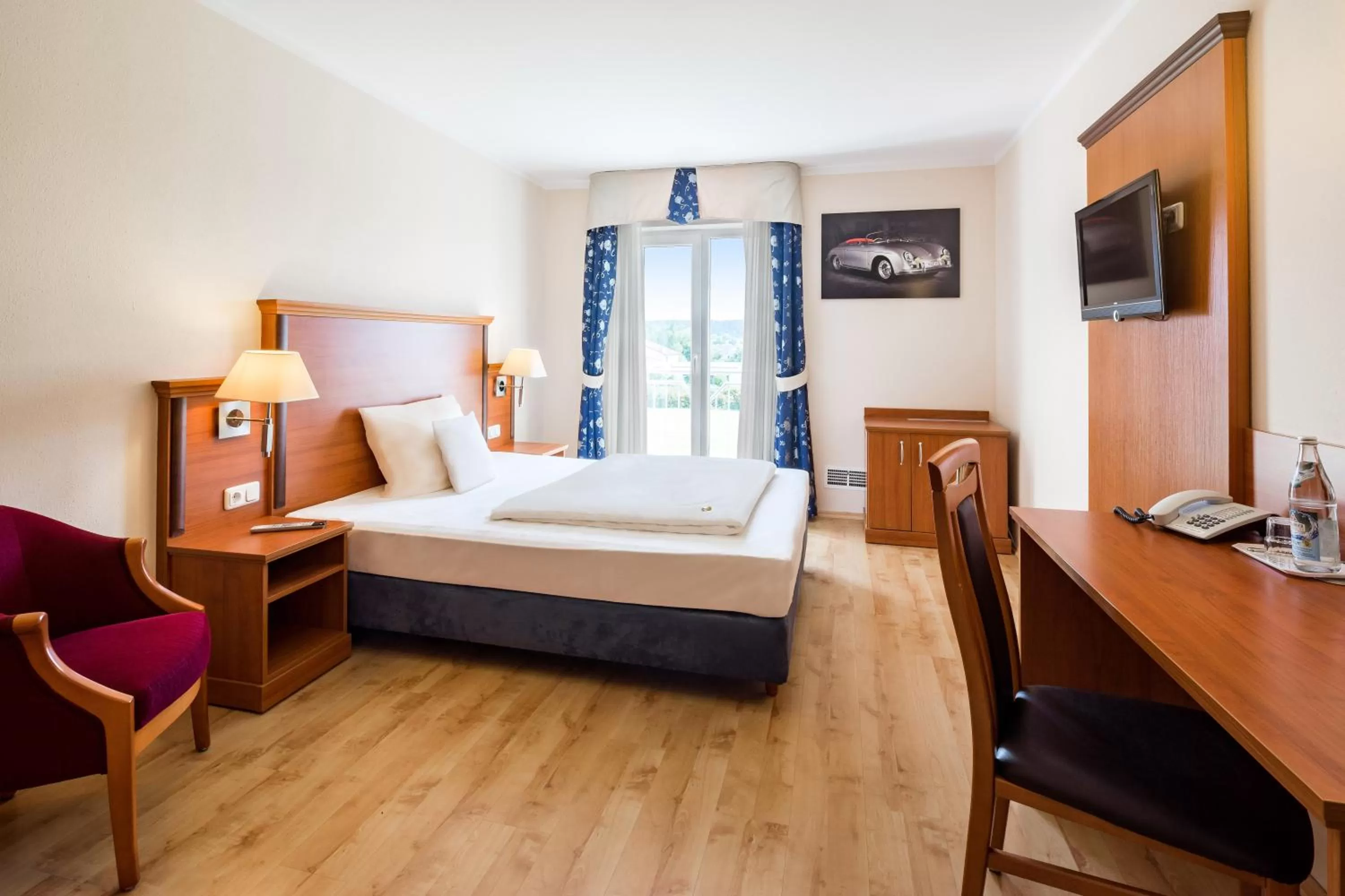 Photo of the whole room, Bed in Hotel Meridian ***superior