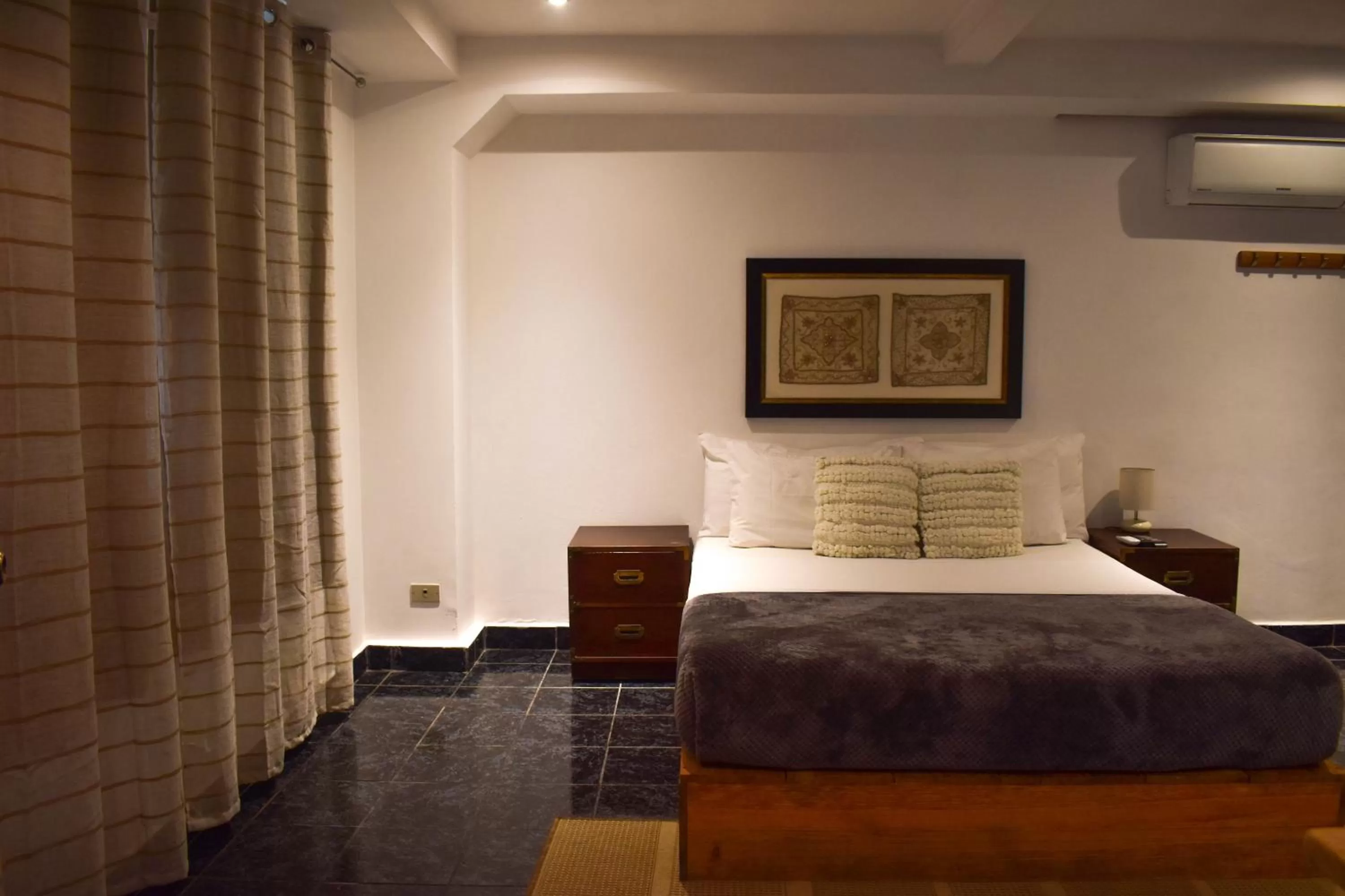 Bed in Cinco Hotel B&B