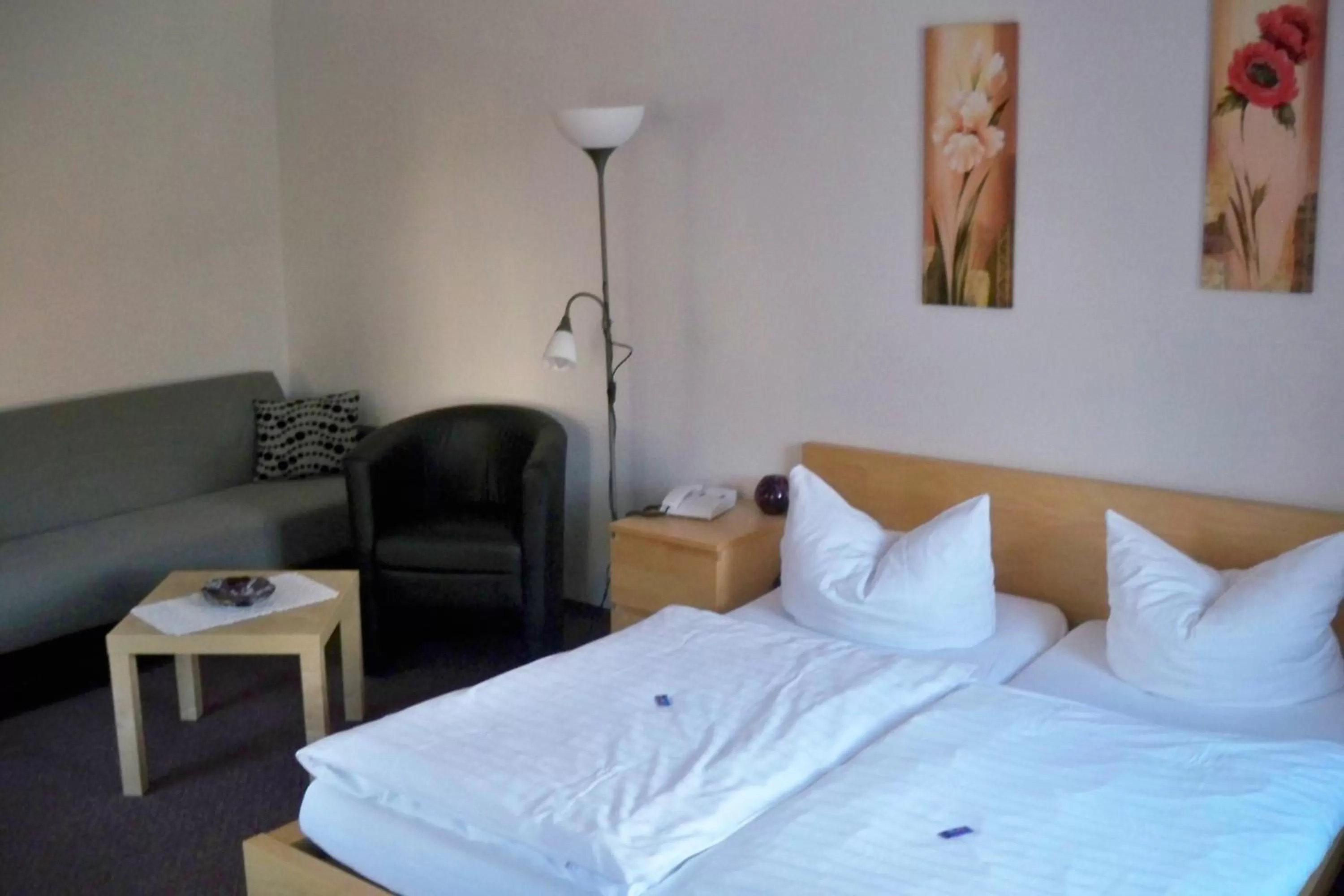 Photo of the whole room, Bed in Gasthof zum Döhlerwald